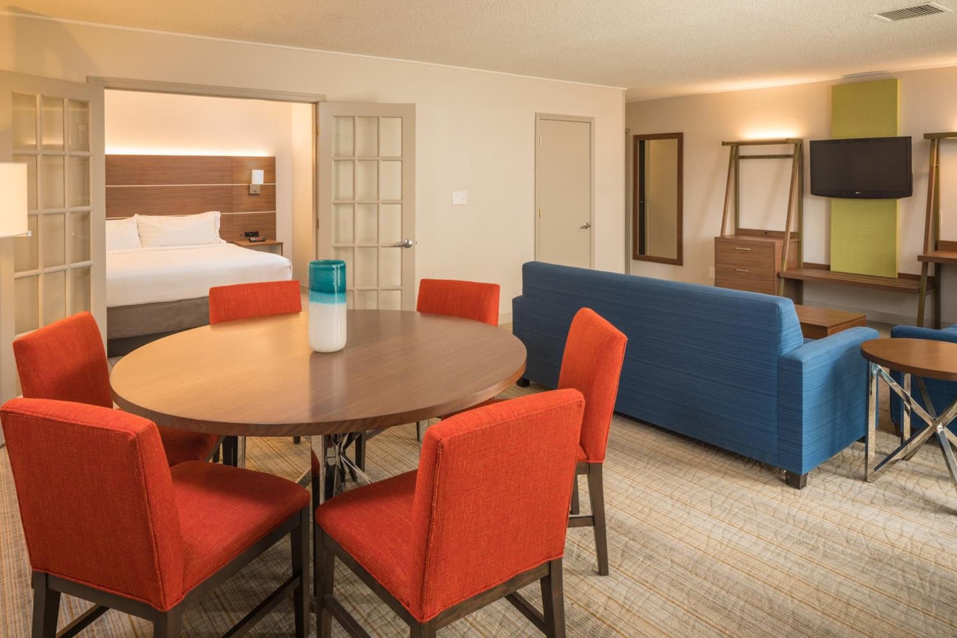 Holiday Inn Express & Suites Springfield by IHG property views in Springfield, IL — gallery photo 3