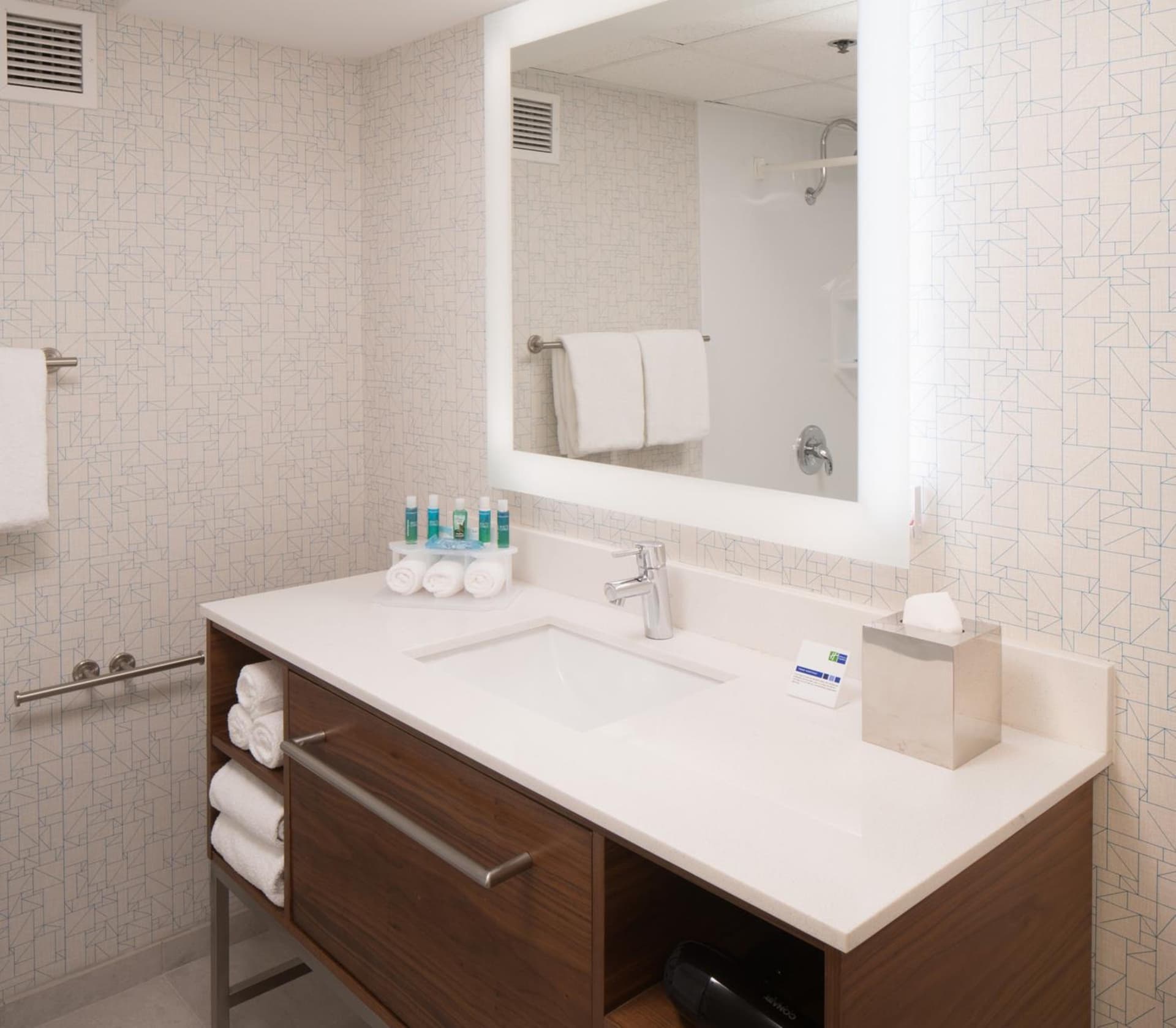 Holiday Inn Express & Suites Springfield by IHG gallery photo in Springfield, IL — image 7
