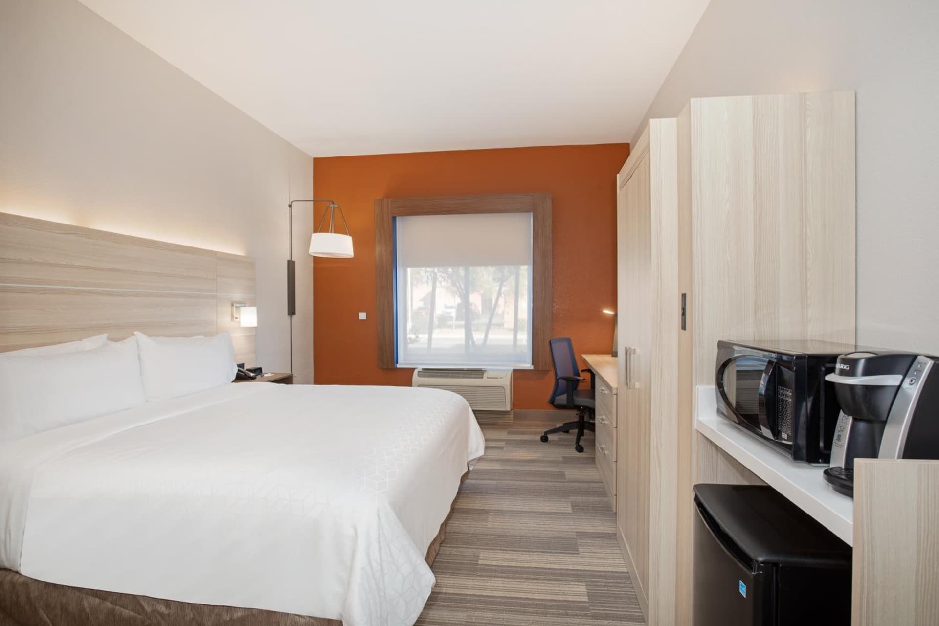 Holiday Inn Express & Suites Phoenix Glendale Dist by IHG gallery photo in Glendale, AZ — image 8