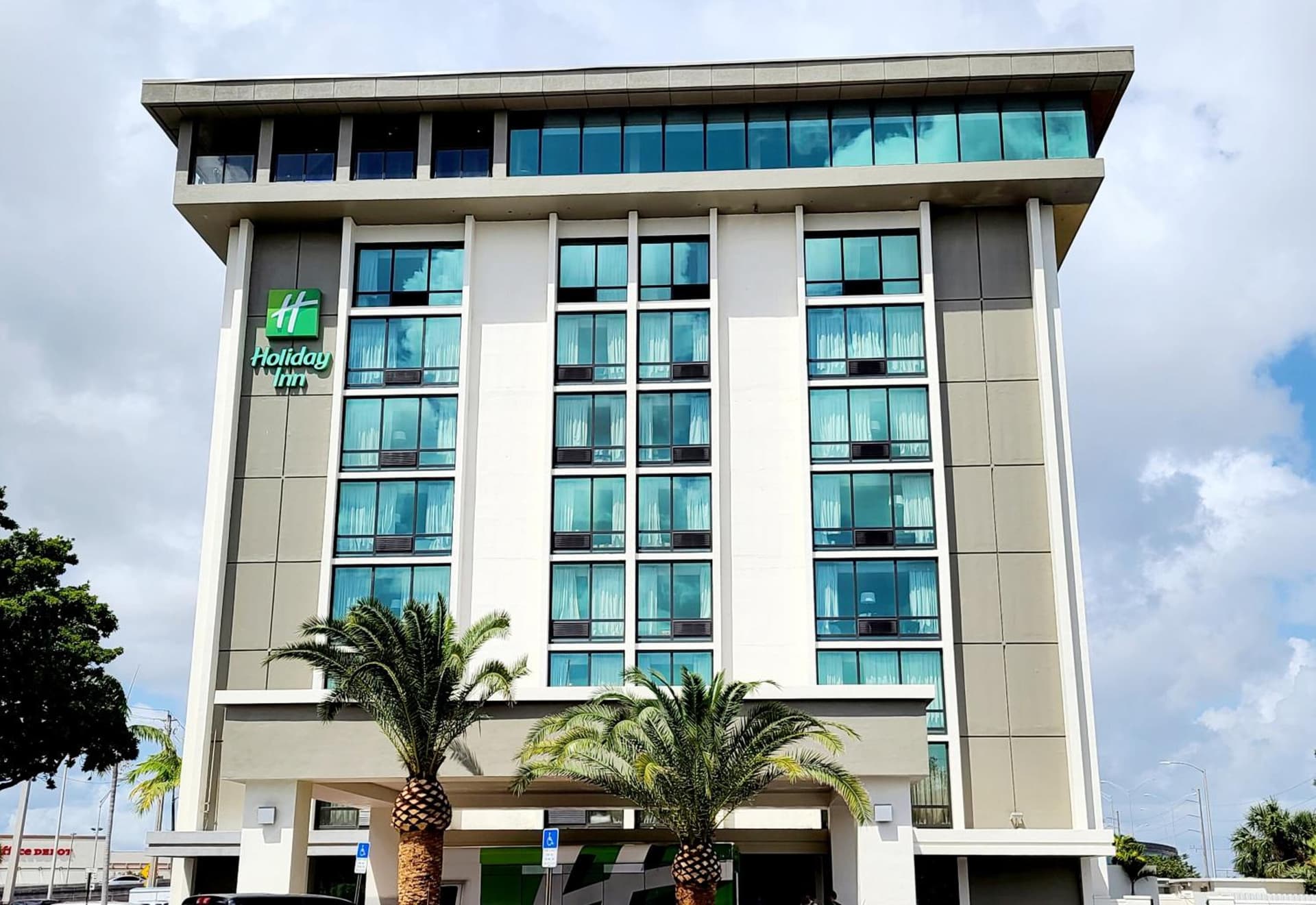 Holiday Inn Miami International Airport by IHG exterior or lobby in Miami, FL — main listing photo