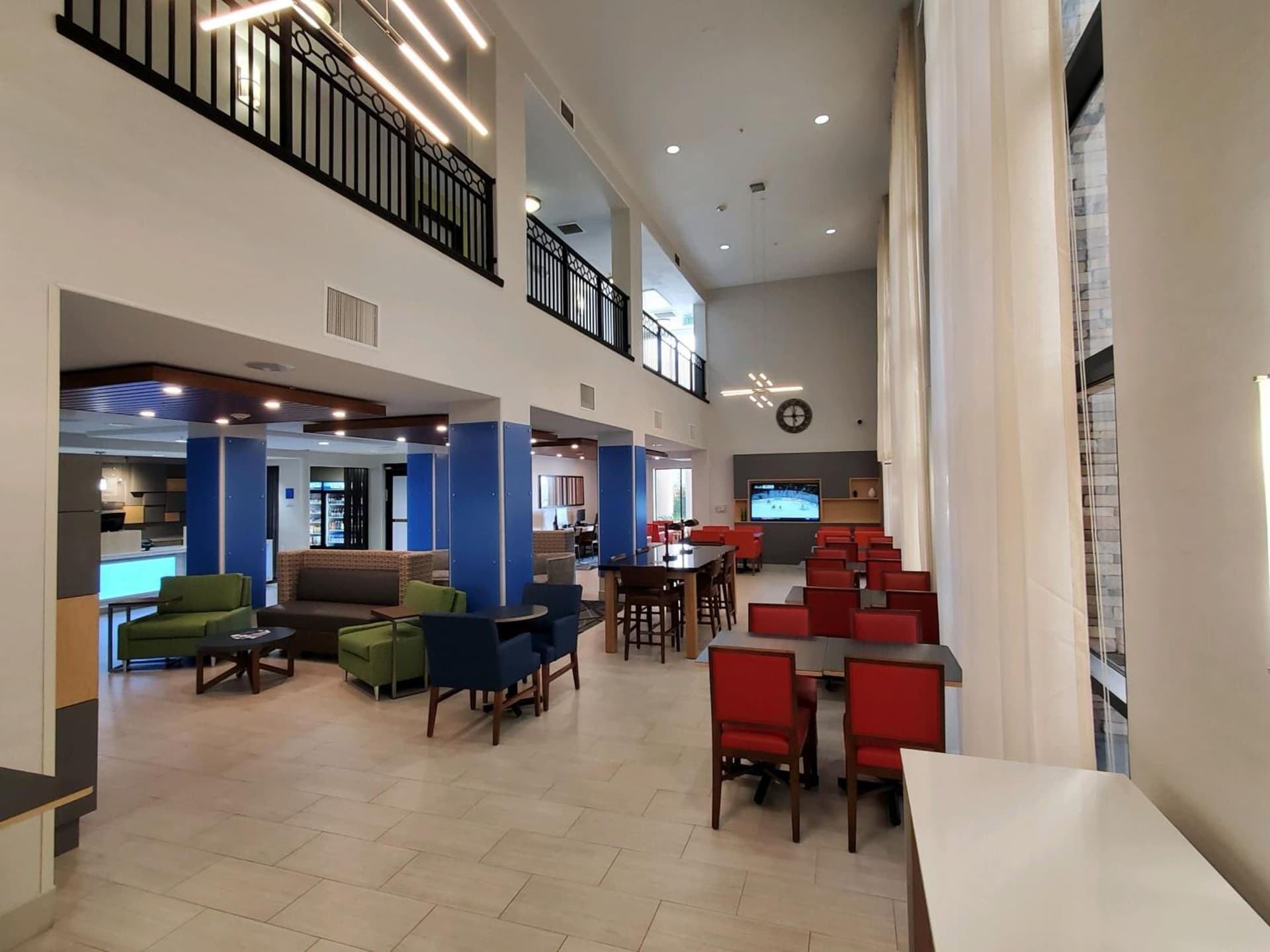 Holiday Inn Express & Suites Phoenix Glendale Dist by IHG gallery photo in Glendale, AZ — image 55