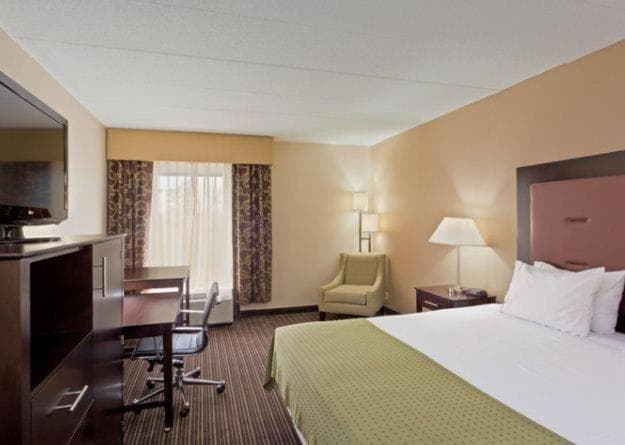 Holiday Inn Express Hotel & Suites Charleston-Southridge by IHG property views in Charleston, WV — gallery photo 3