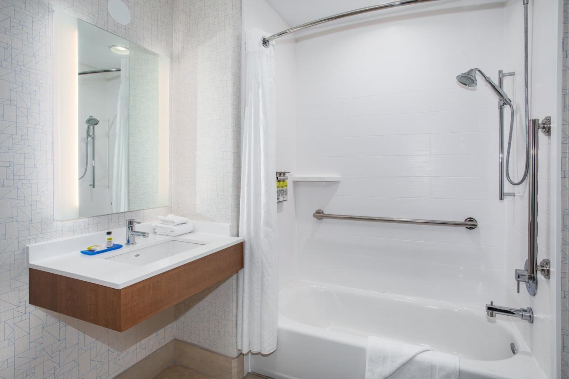 Holiday Inn Express & Suites Phoenix Glendale Dist by IHG gallery photo in Glendale, AZ — image 61