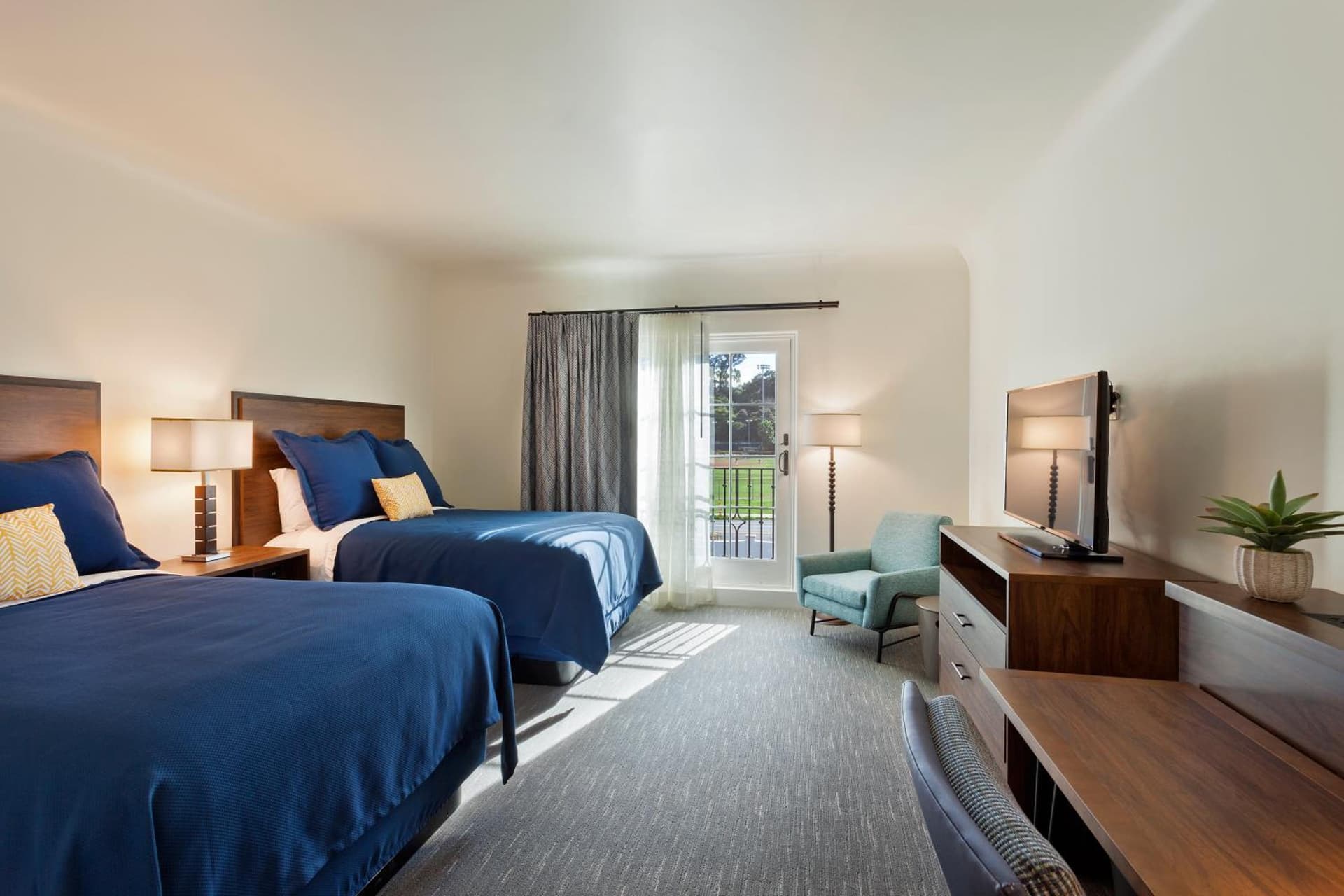 La Playa Inn Santa Barbara interior in Santa Barbara, CA — gallery photo 2