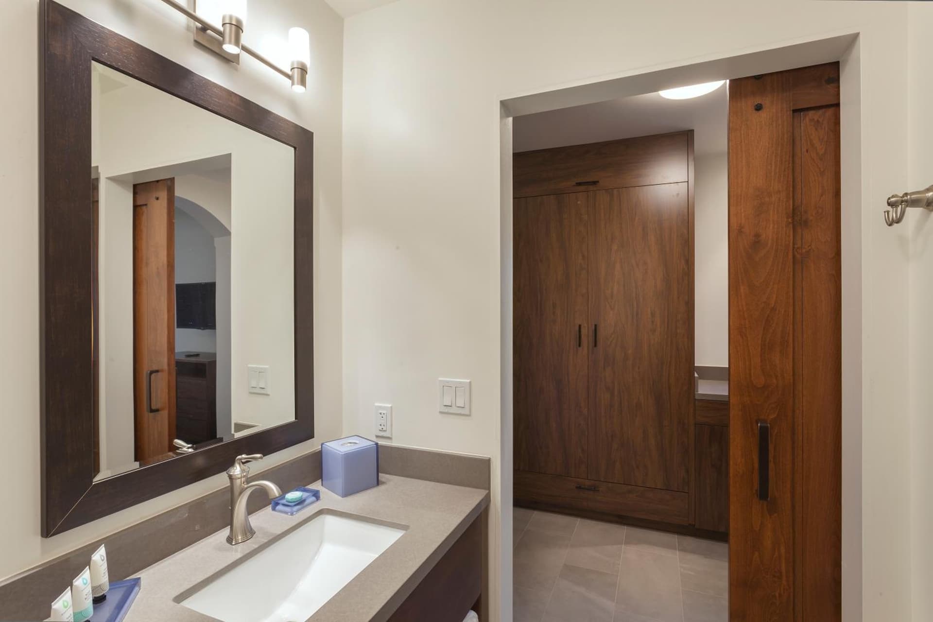 La Playa Inn Santa Barbara property views in Santa Barbara, CA — gallery photo 3