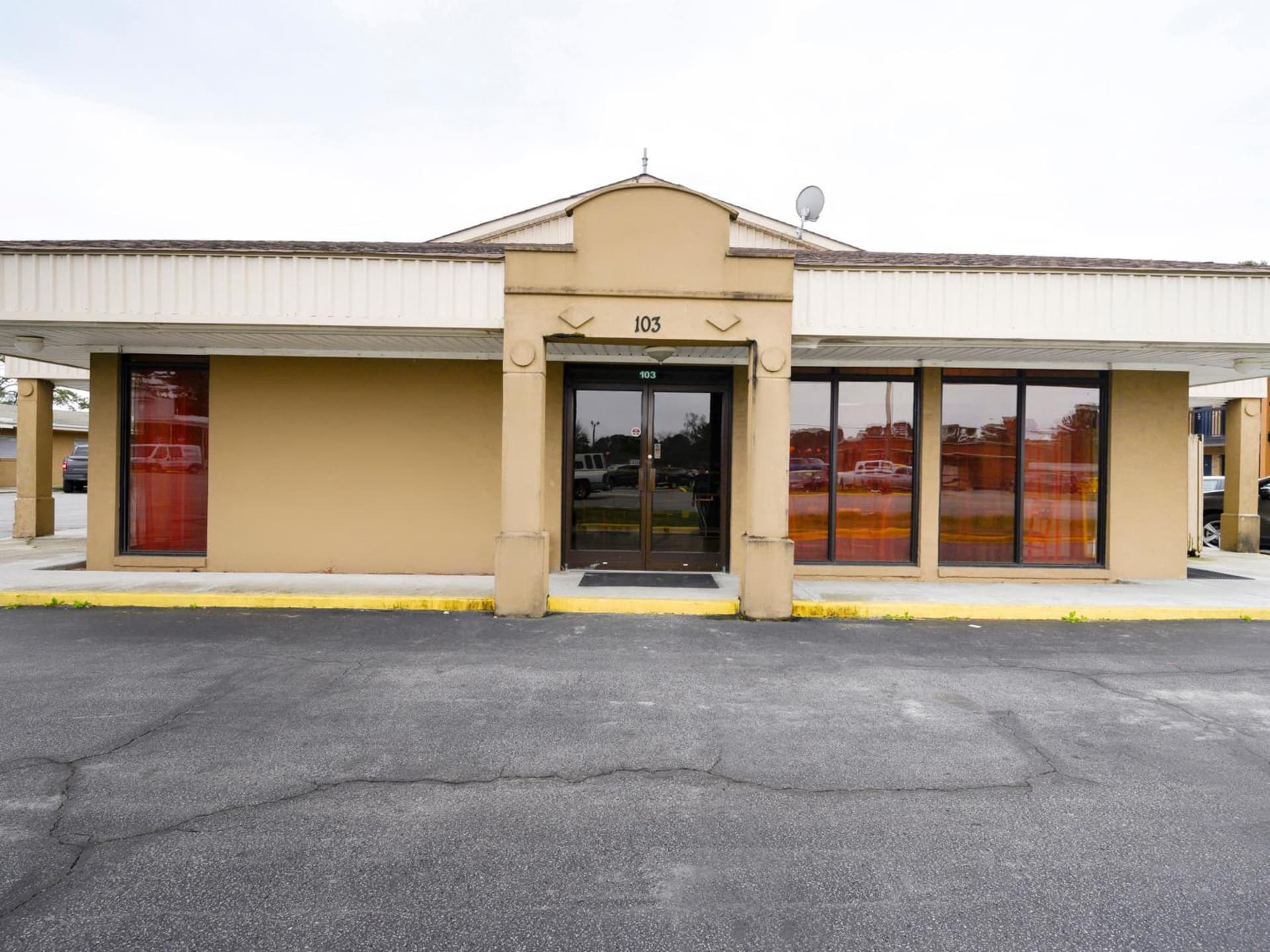 OYO Hotel Williamston featured exterior or lobby in Williamston, NC — similar hotel