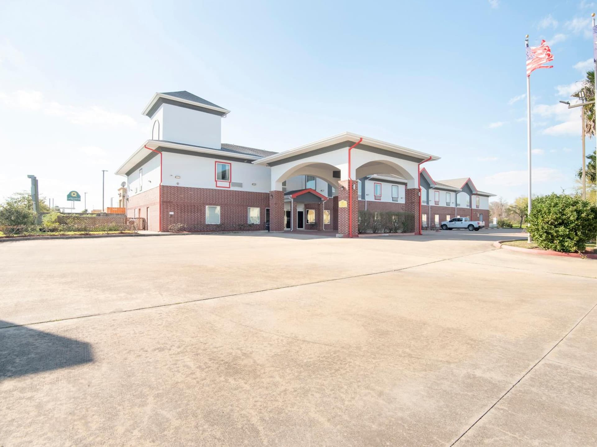 OYO Townhouse Clute Lake Jackson — hotel in Clute, Texas