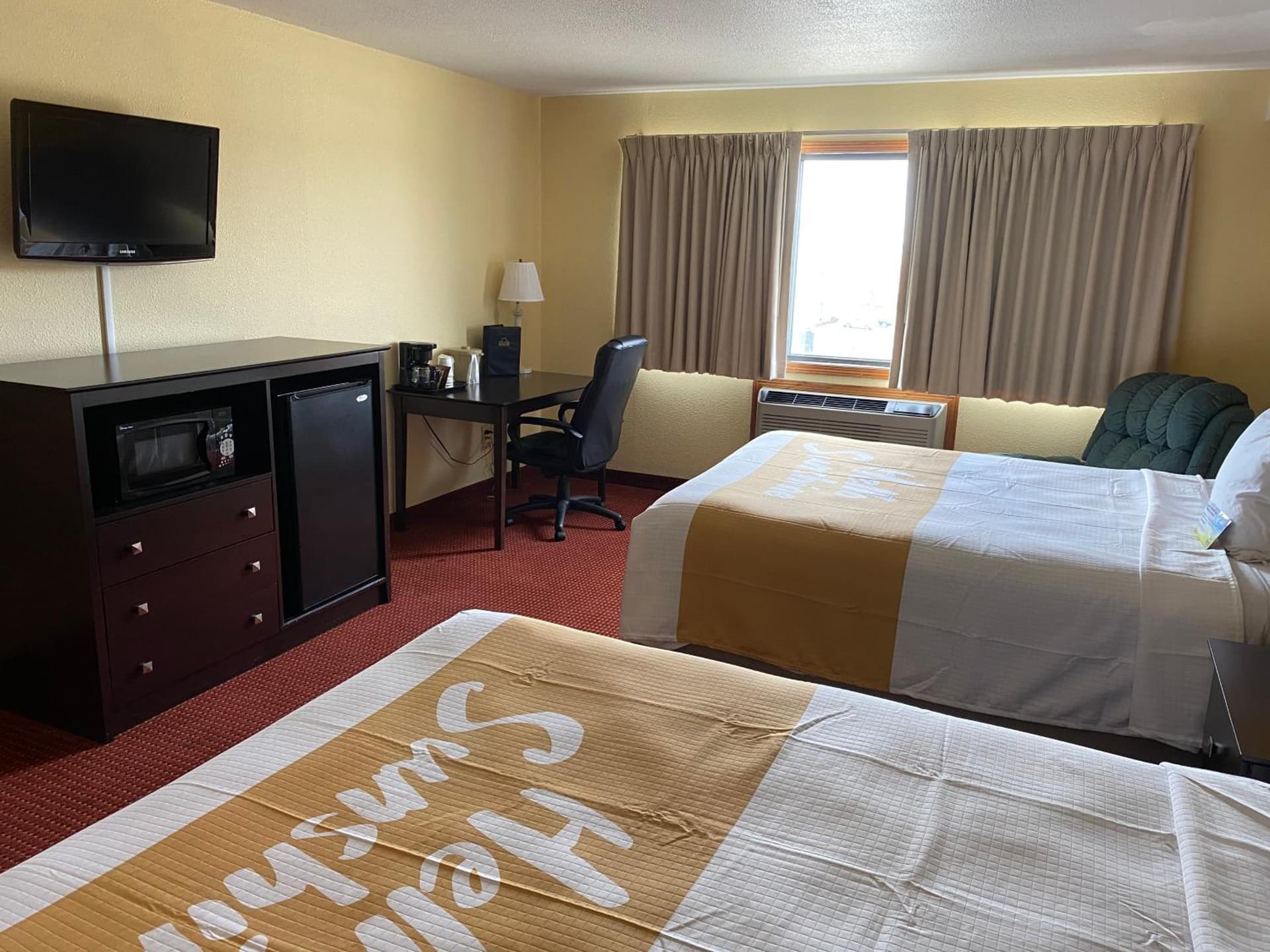 Days Inn & Suites by Wyndham Des Moines Airport gallery photo in Des Moines, IA — image 60