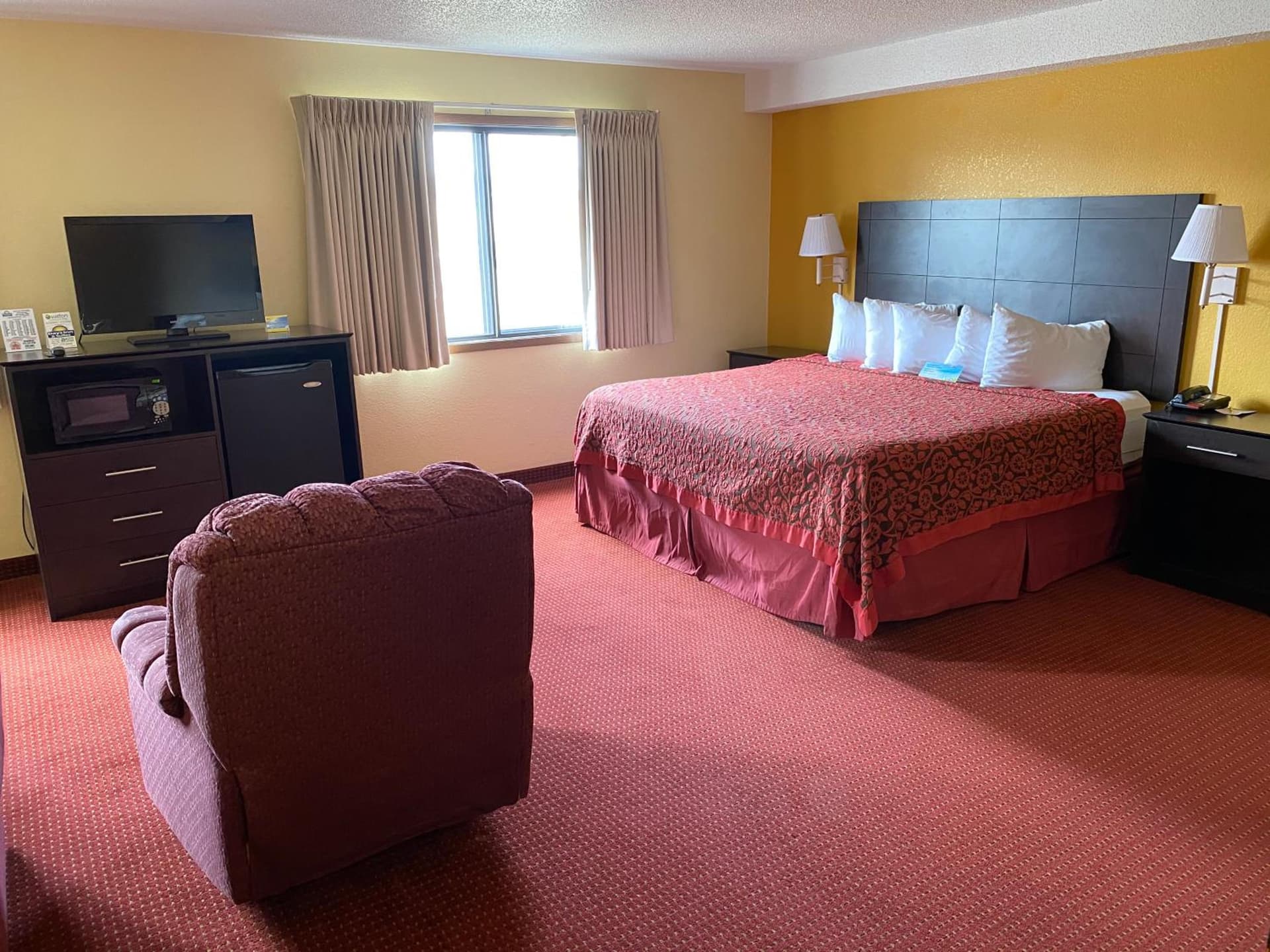 Days Inn & Suites by Wyndham Des Moines Airport gallery photo in Des Moines, IA — image 43