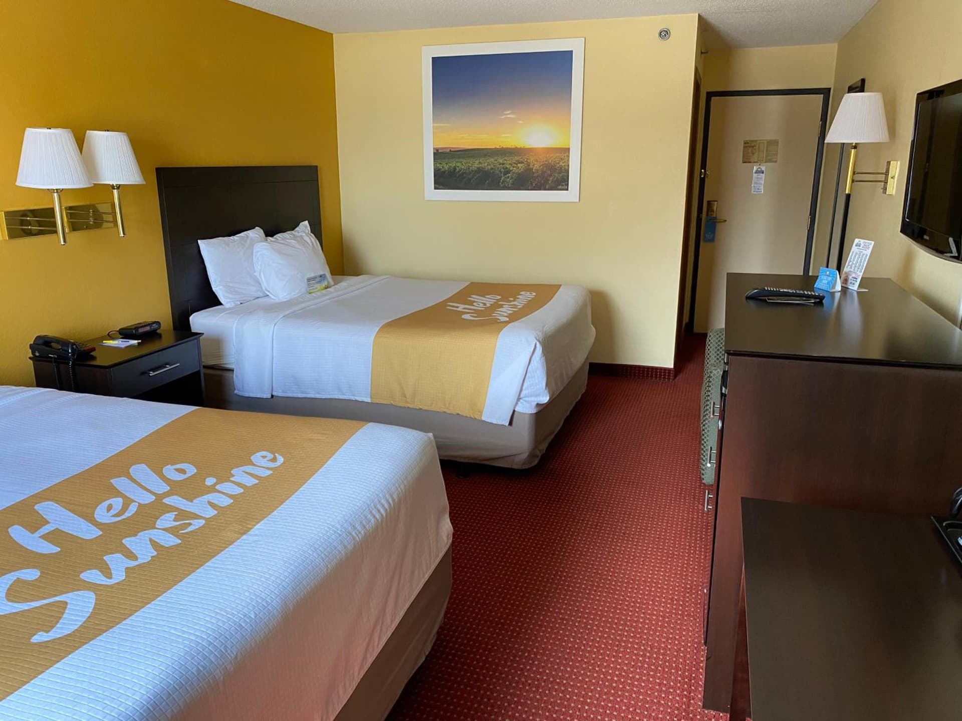Days Inn & Suites by Wyndham Des Moines Airport interior in Des Moines, IA — gallery photo 2
