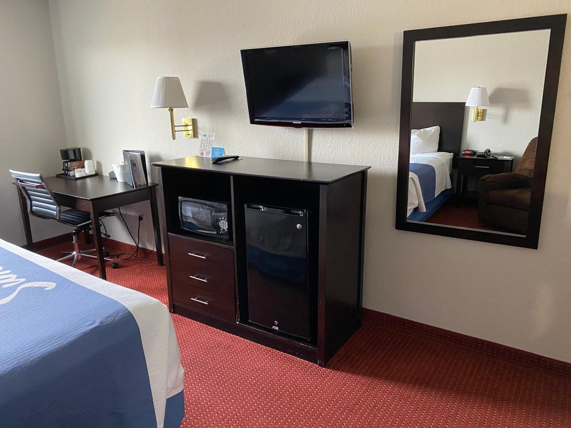 Days Inn & Suites by Wyndham Des Moines Airport gallery photo in Des Moines, IA — image 61