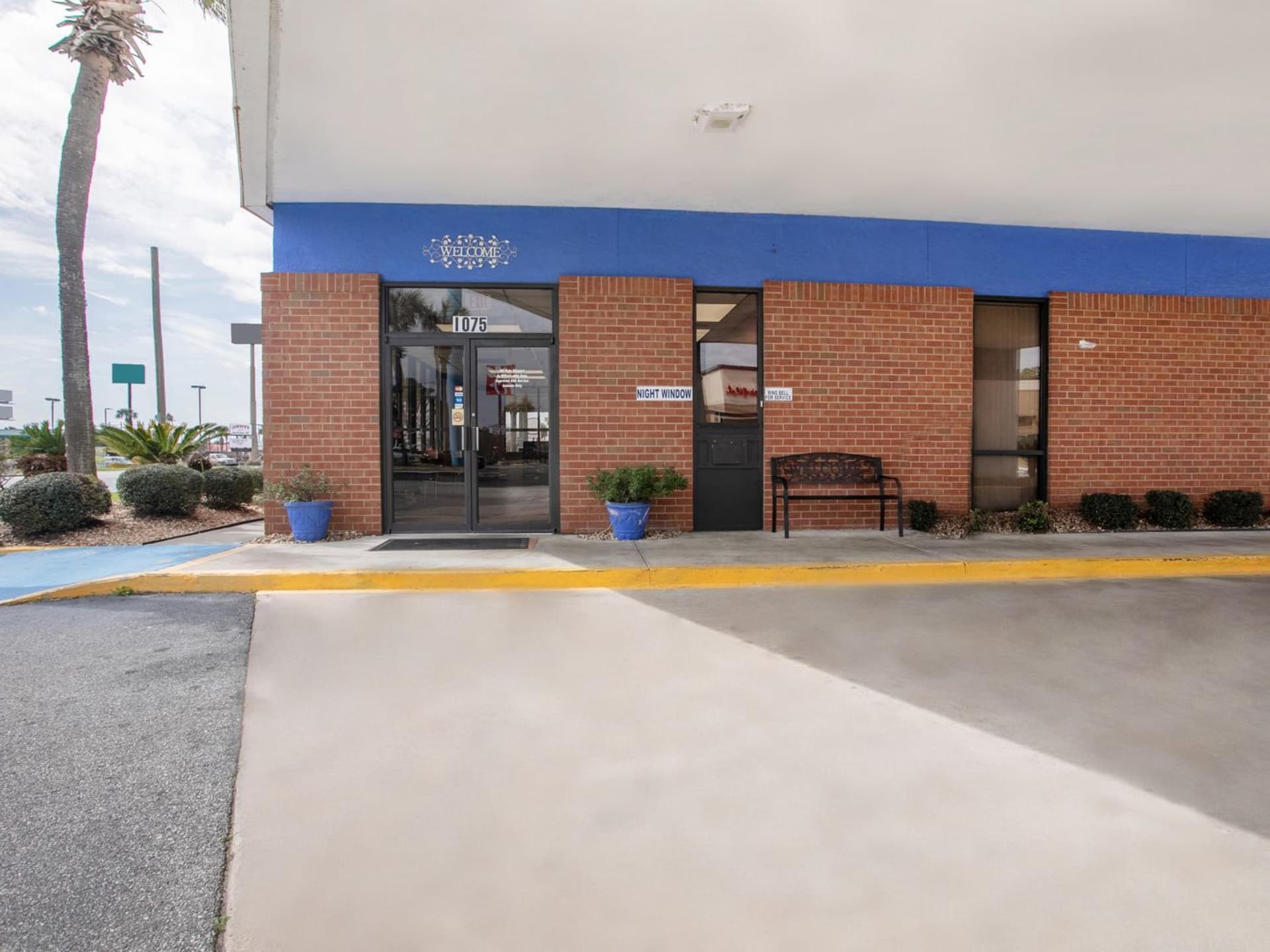 OYO Hotel Lake Park/Valdosta I-75 interior in Lake Park, GA — gallery photo 2
