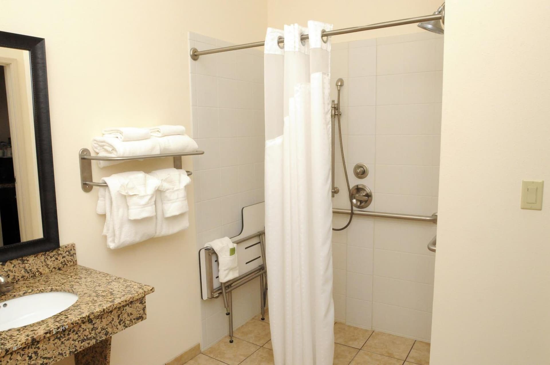 Holiday Inn Express & Suites Cambridge by IHG gallery photo in Cambridge, OH — image 13