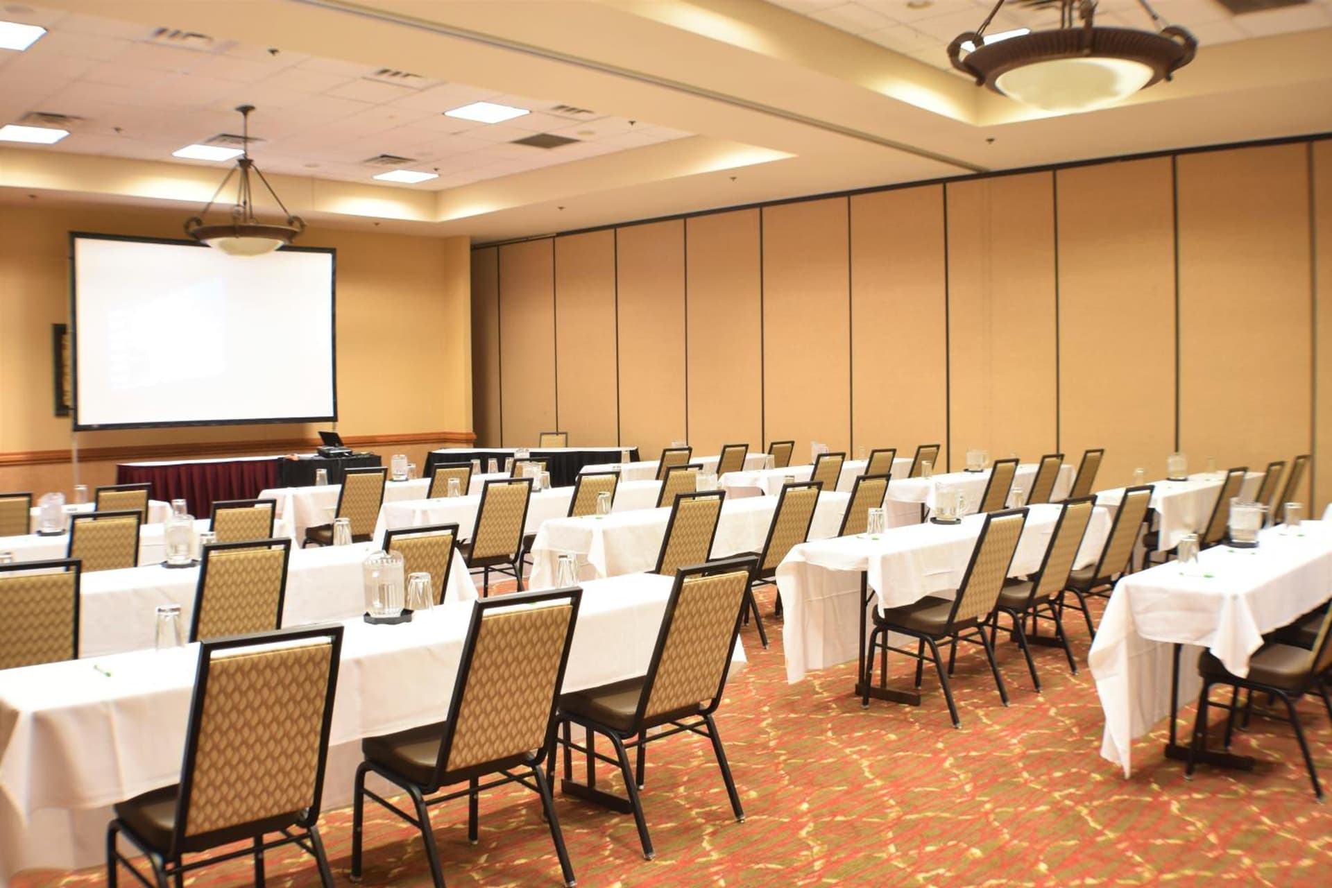 Ramada by Wyndham Sioux Falls Airport - Waterpark Resort & Event Center gallery photo in Sioux Falls, SD — image 123