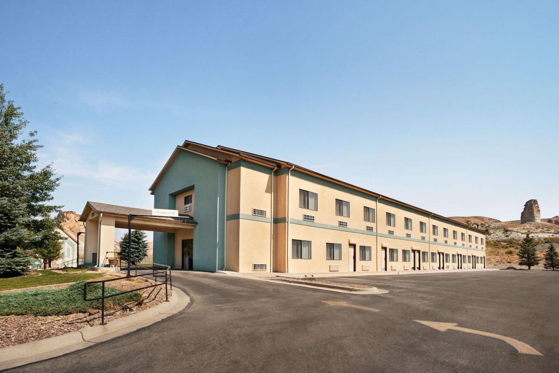 Travelodge by Wyndham Green River WY interior in Green River, WY — gallery photo 2