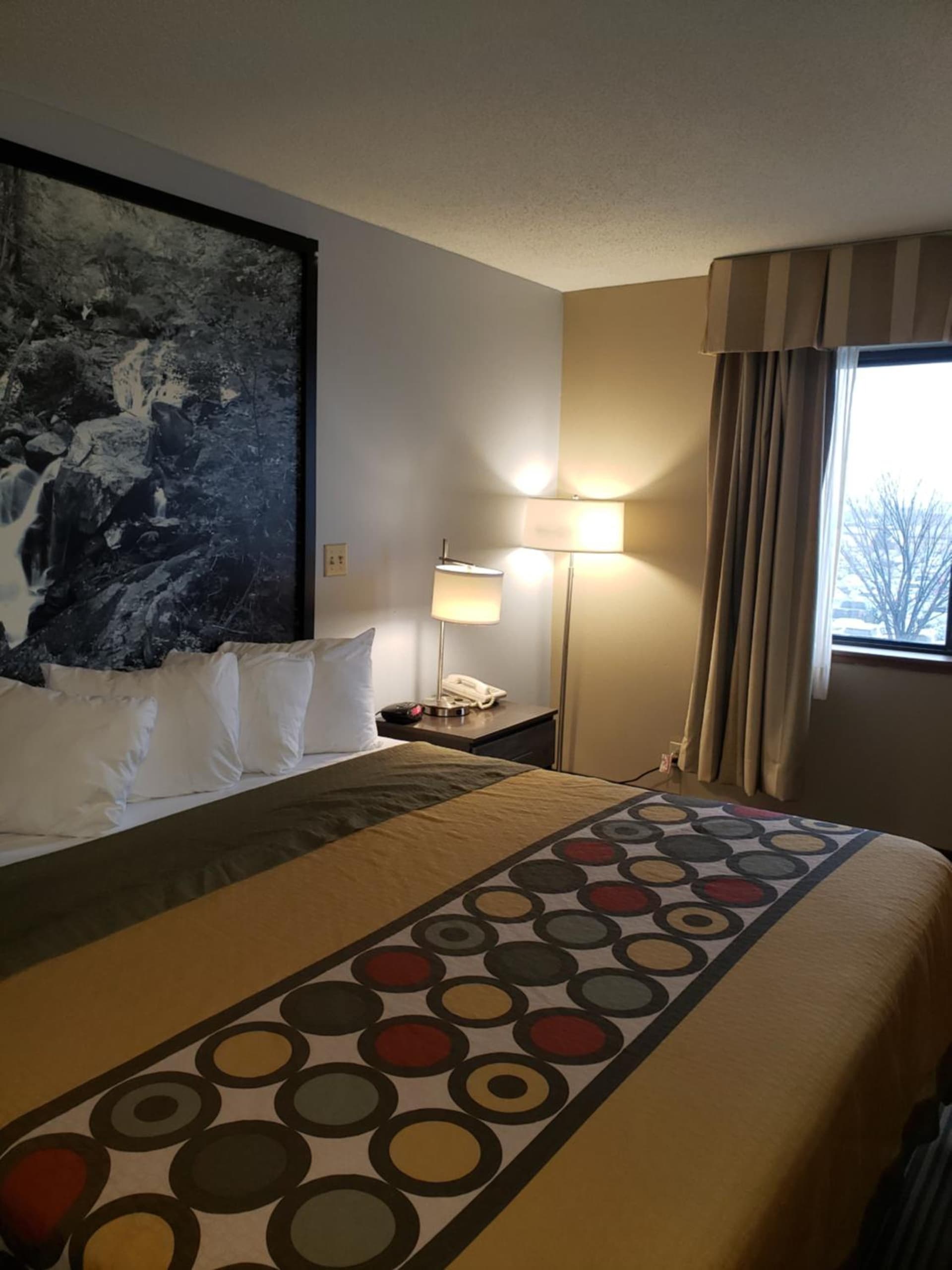Super 8 by Wyndham Milwaukee Airport gallery photo in Milwaukee, WI — image 13