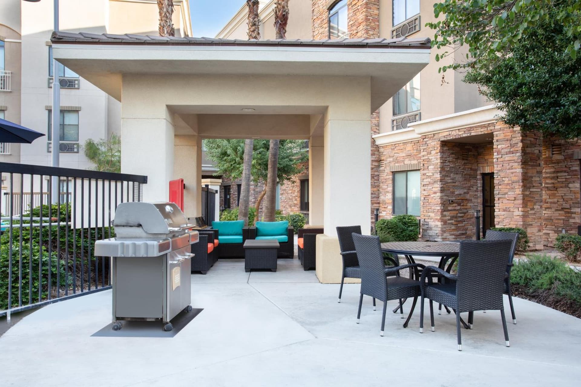 Holiday Inn Express & Suites Phoenix Glendale Dist by IHG gallery photo in Glendale, AZ — image 7