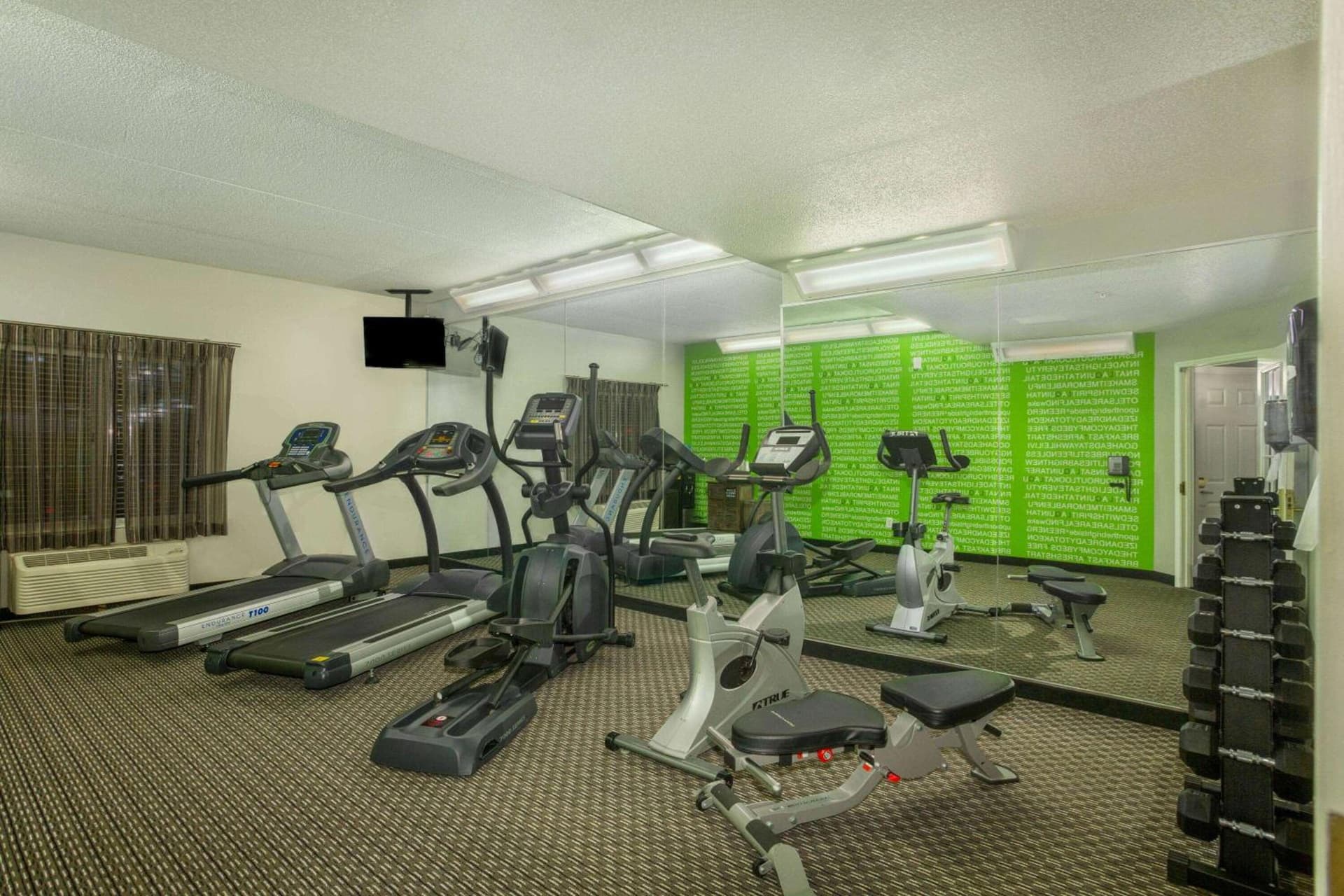La Quinta by Wyndham St. Louis Westport gallery photo in Saint Louis, MO — image 58