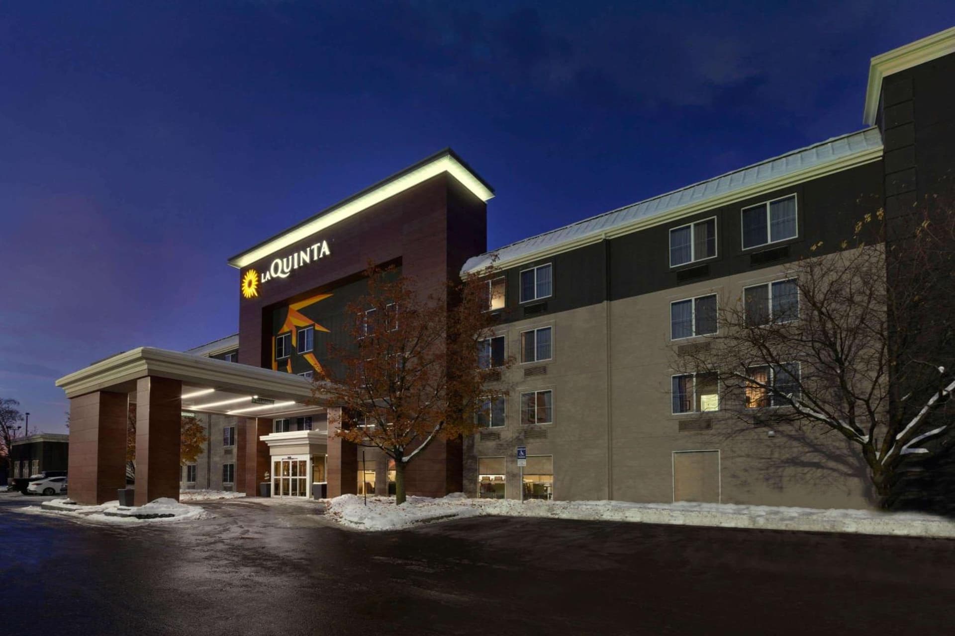 La Quinta by Wyndham Detroit Utica gallery photo in Utica, MI — image 7