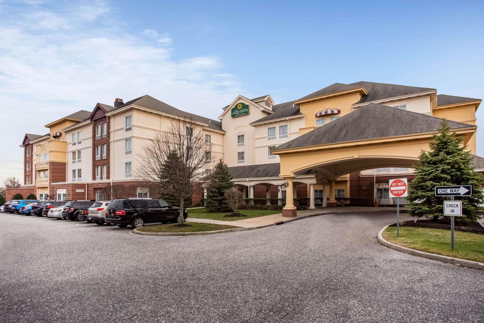 La Quinta by Wyndham Islip - MacArthur Airport featured exterior or lobby in Bohemia, NY — similar hotel