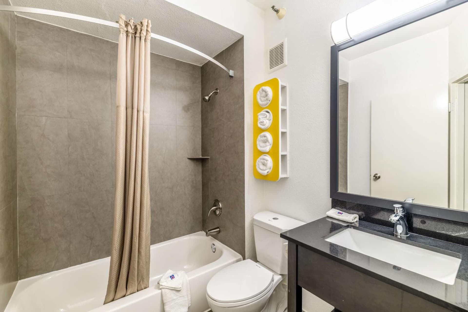 Motel 6-Lewisville, TX - Medical City gallery photo in Lewisville, TX — image 21