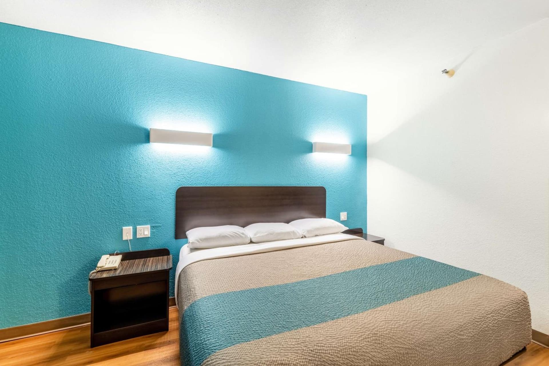 Motel 6-Lewisville, TX - Medical City gallery photo in Lewisville, TX — image 26