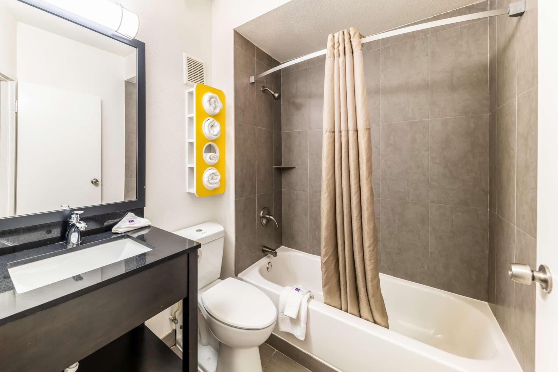 Motel 6-Lewisville, TX - Medical City gallery photo in Lewisville, TX — image 33