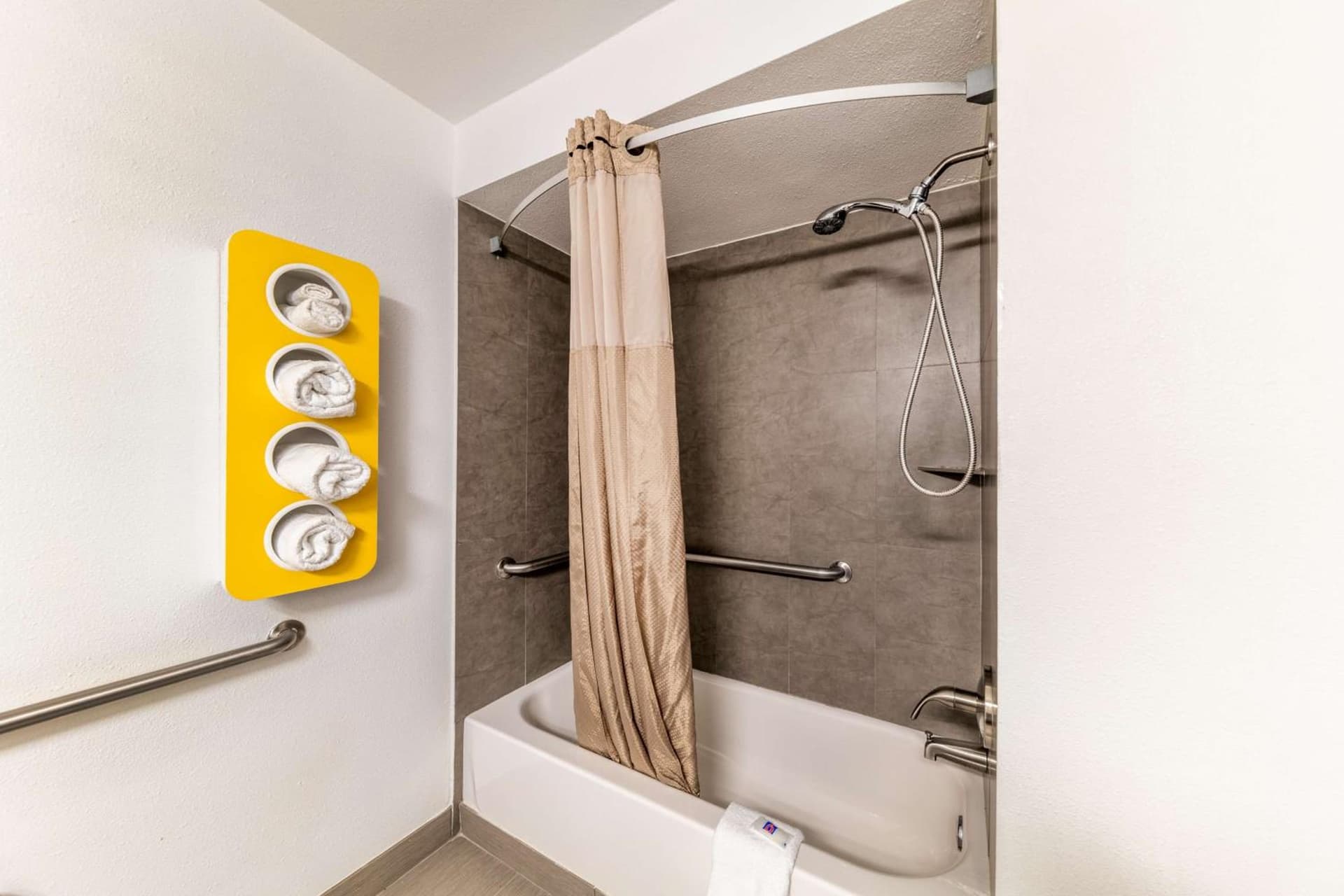 Motel 6-Lewisville, TX - Medical City gallery photo in Lewisville, TX — image 32