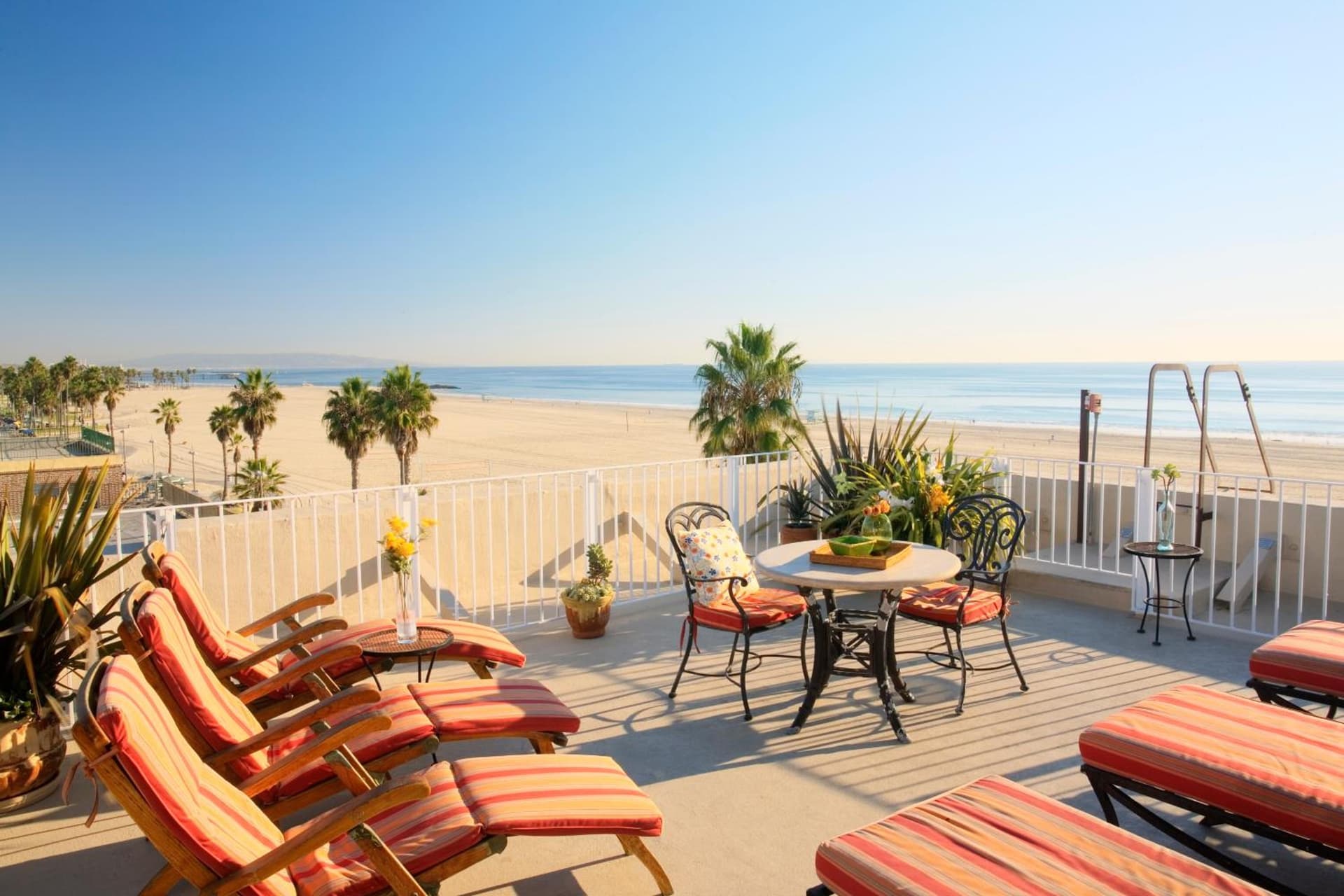 Venice Suites property views in Los Angeles, CA — gallery photo 3