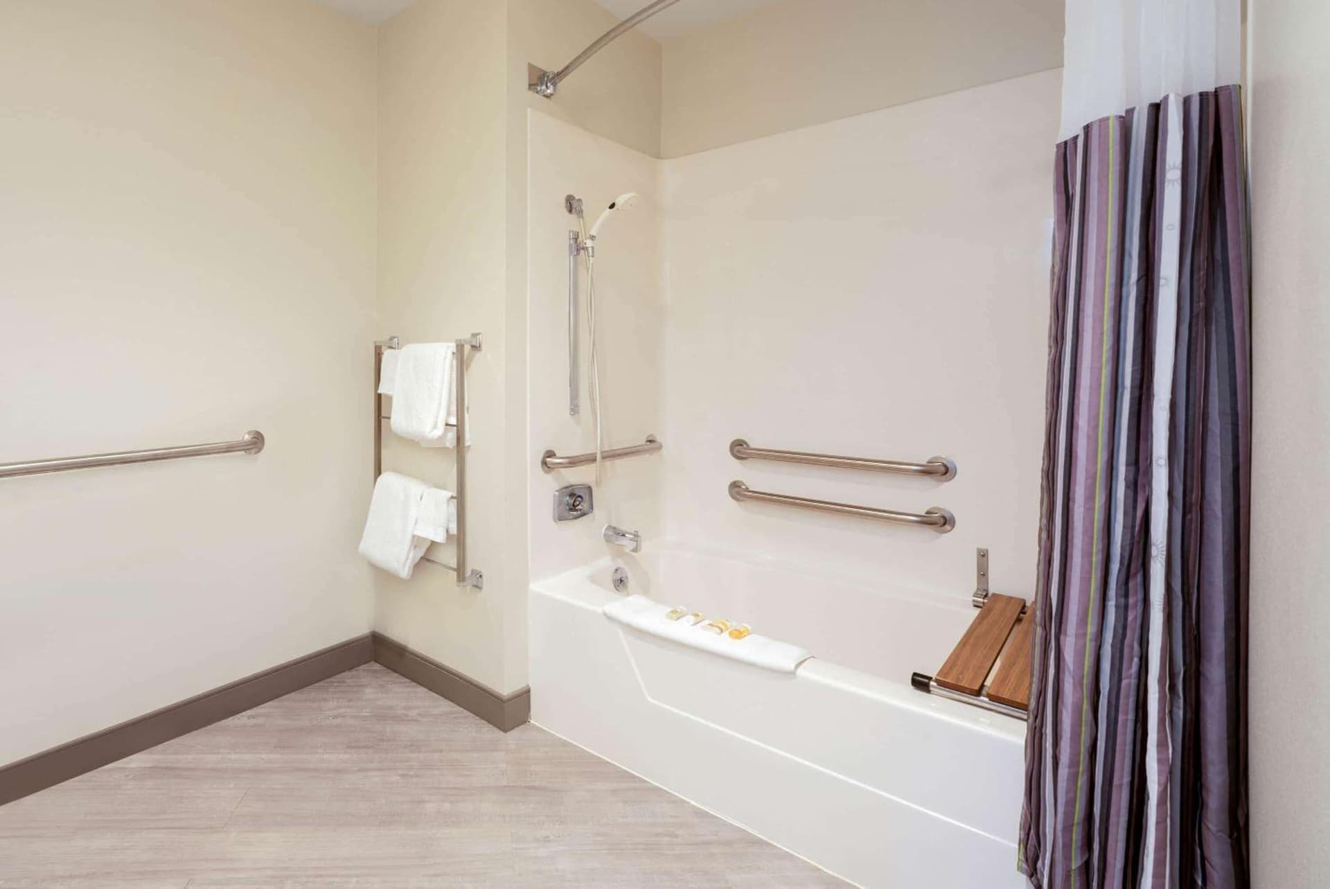 La Quinta by Wyndham Cleveland Macedonia gallery photo in Macedonia, OH — image 19