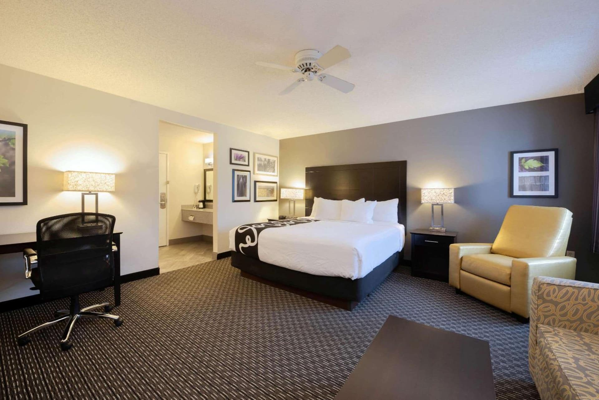 La Quinta by Wyndham Cleveland Macedonia gallery photo in Macedonia, OH — image 10