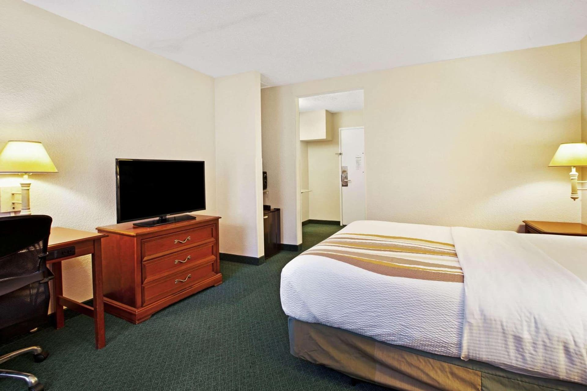 La Quinta Inn by Wyndham Detroit Canton gallery photo in Canton — image 21
