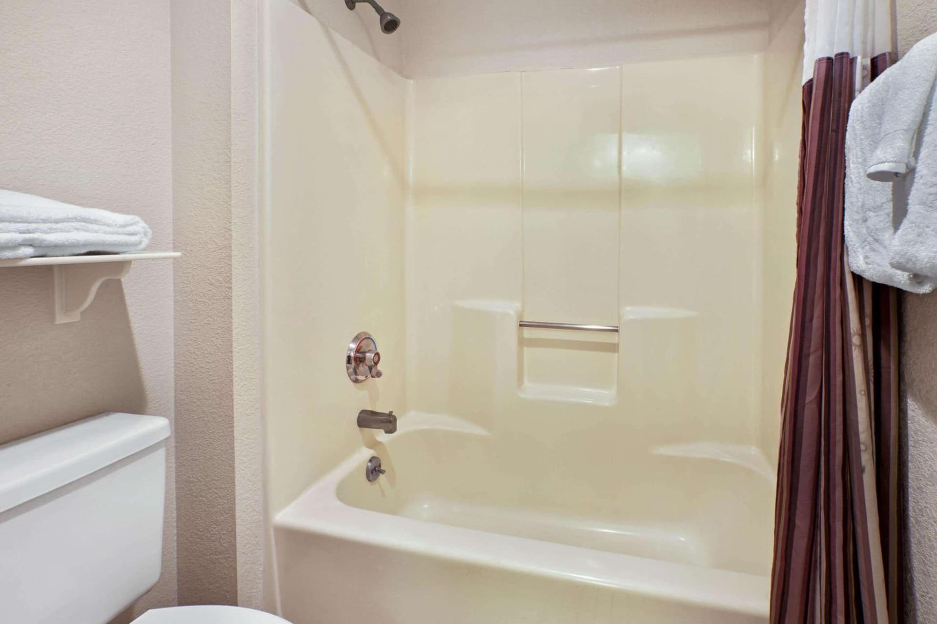 La Quinta Inn by Wyndham Detroit Canton gallery photo in Canton — image 33
