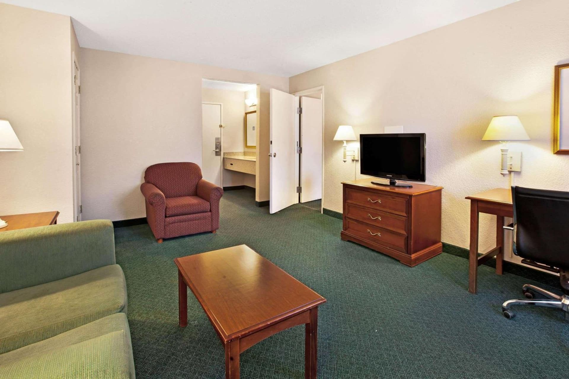 La Quinta Inn by Wyndham Detroit Canton gallery photo in Canton — image 8