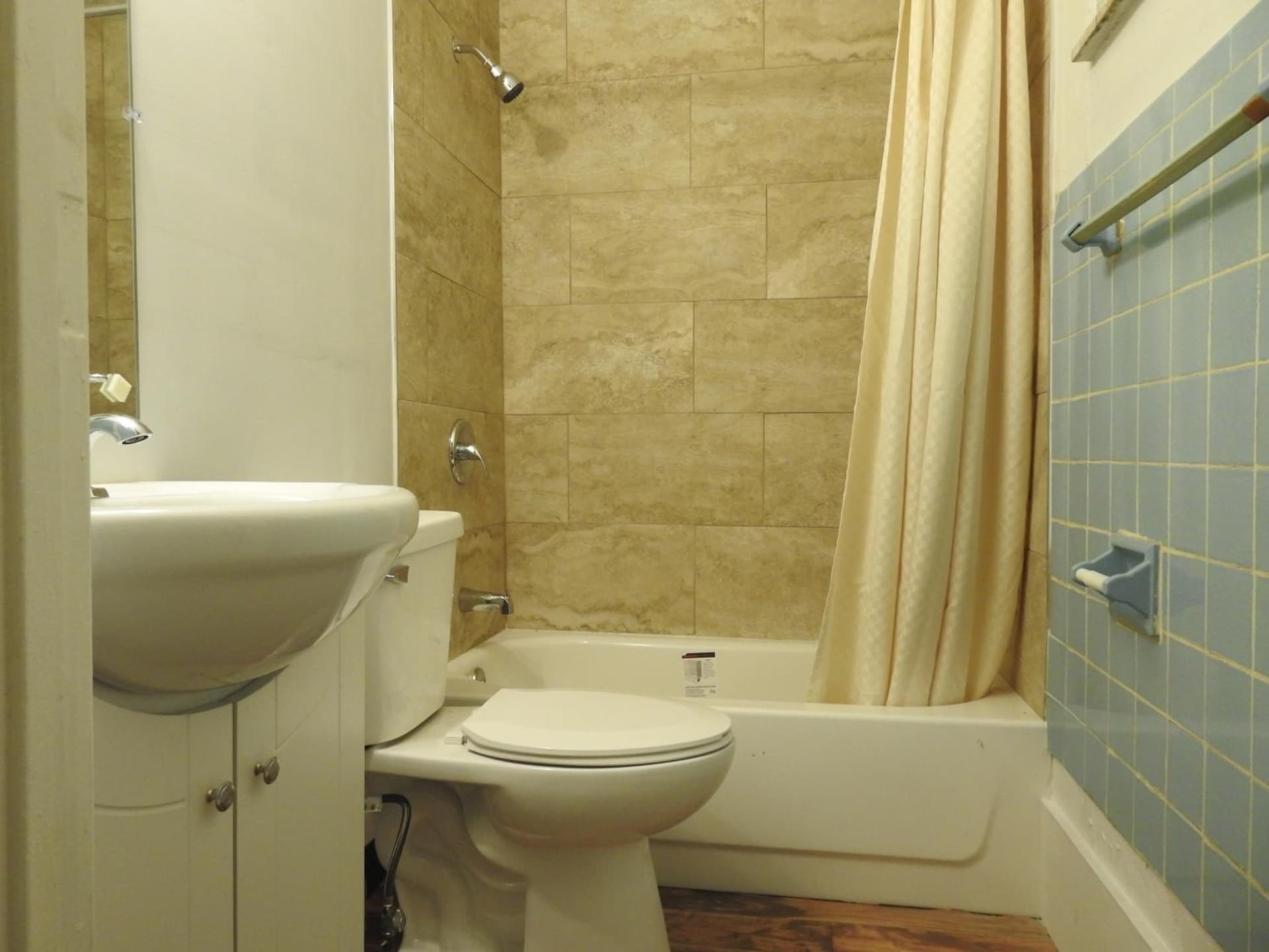 LAWRENCEBURG MOTEL interior in Greendale, IN — gallery photo 2