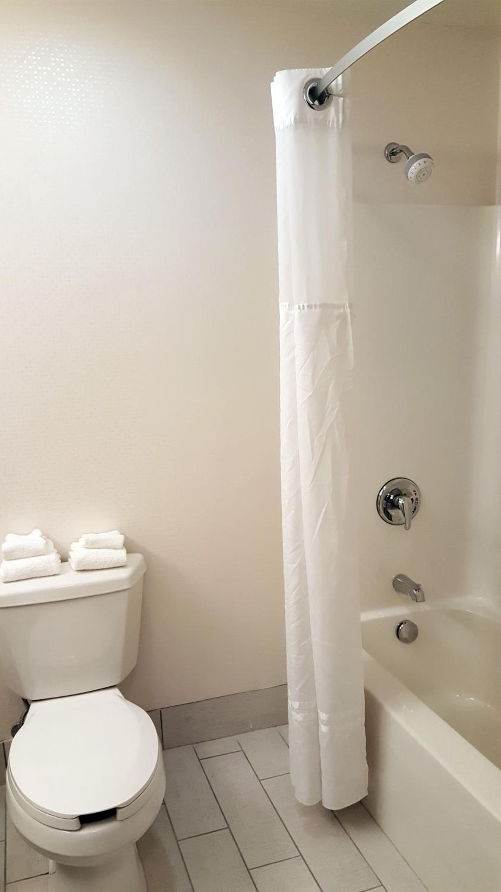 Holiday Inn & Suites Syracuse Airport - Liverpool by IHG gallery photo in Liverpool, NY — image 17
