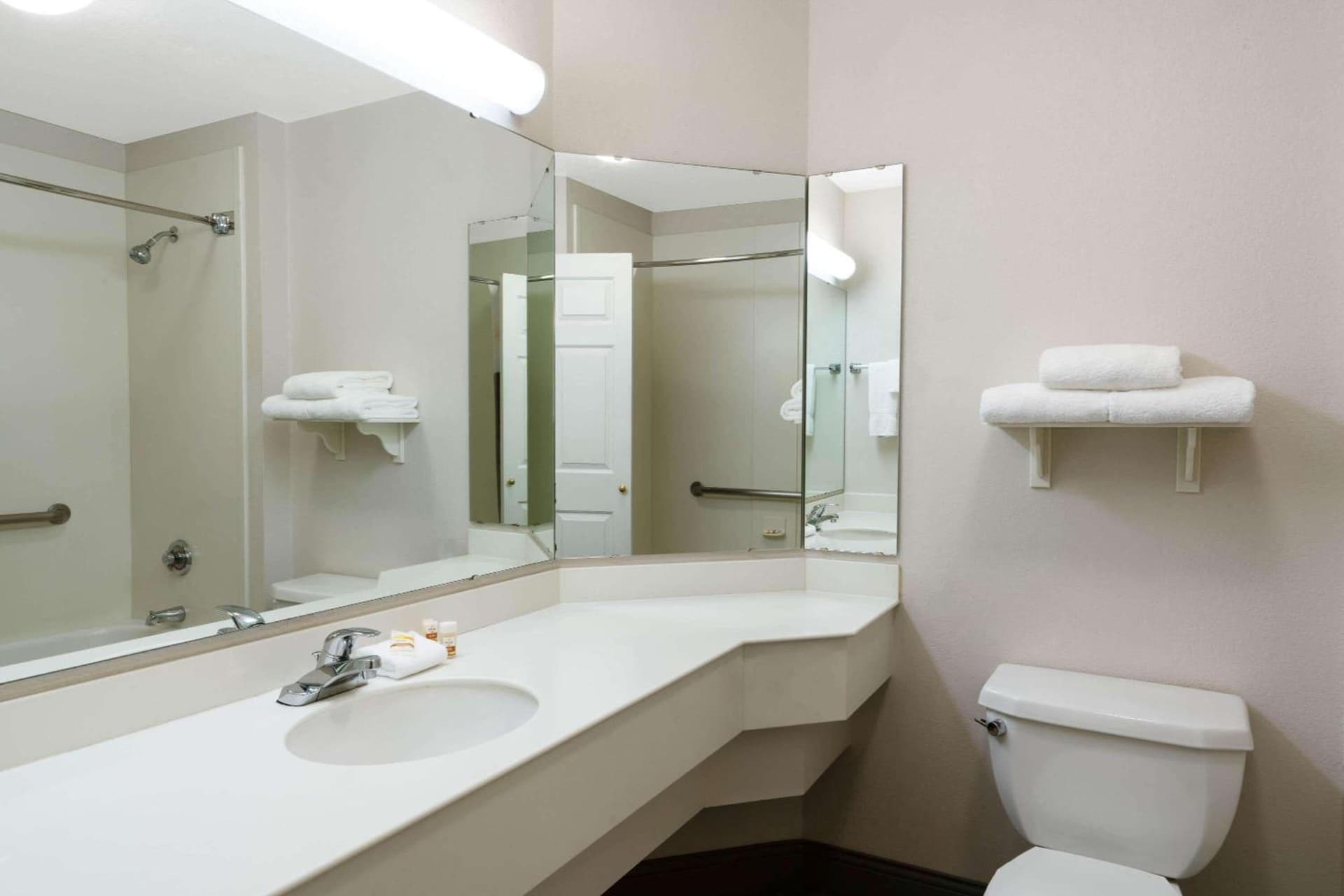 La Quinta by Wyndham Pueblo gallery photo in Pueblo, CO — image 13