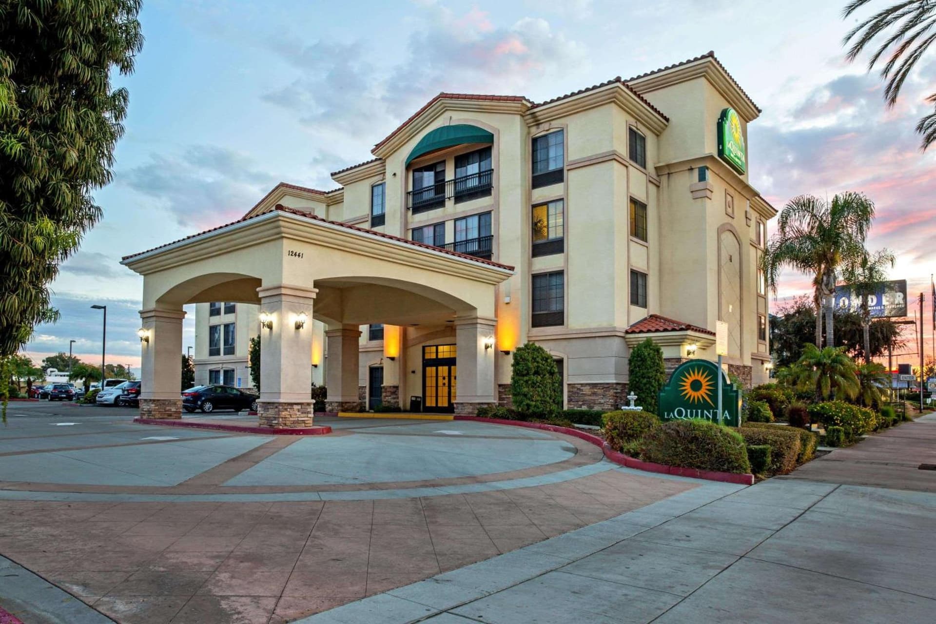 La Quinta by Wyndham NE Long Beach/Cypress interior in Hawaiian Gardens, CA — gallery photo 2