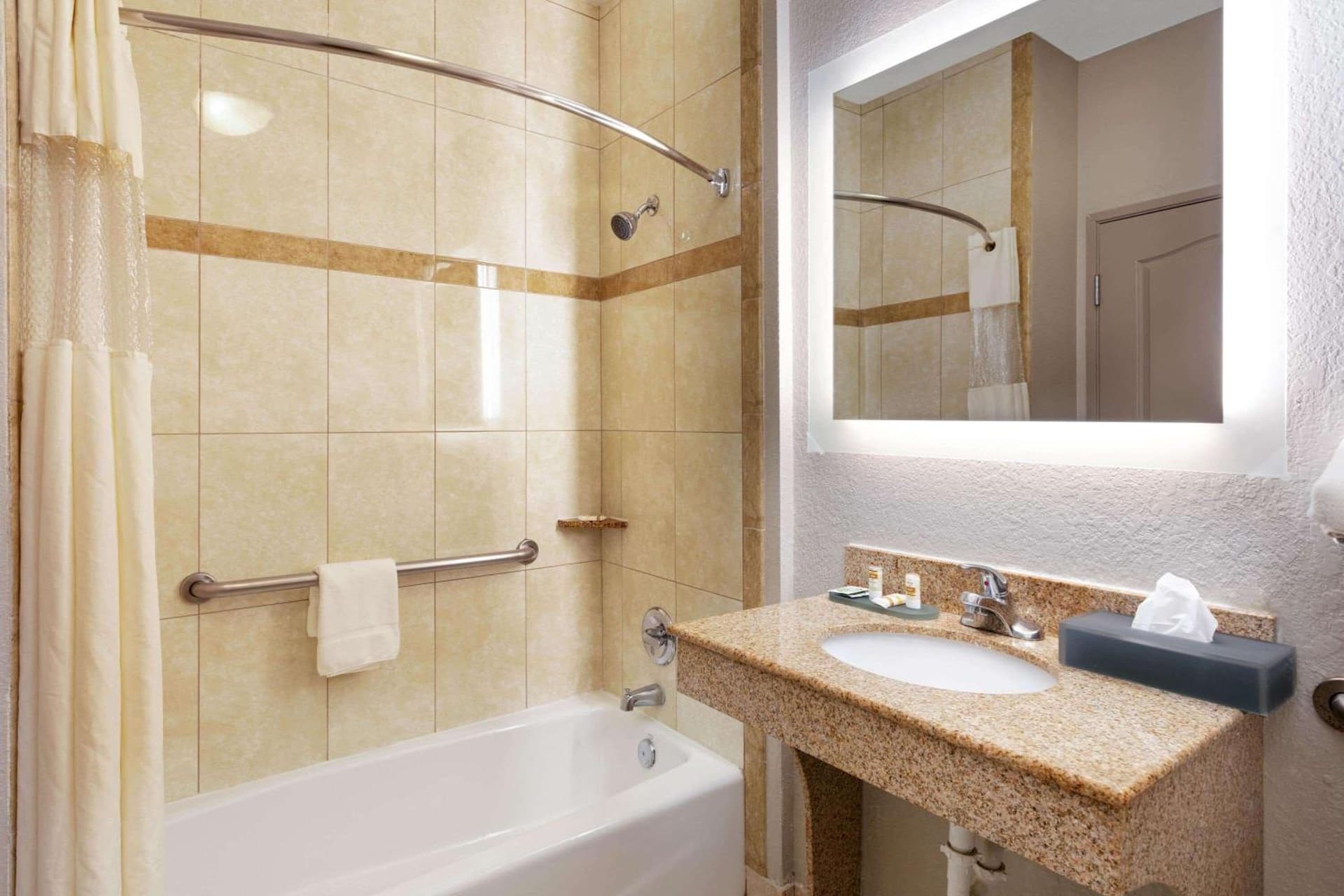 La Quinta by Wyndham Lindale gallery photo in Lindale, TX — image 18