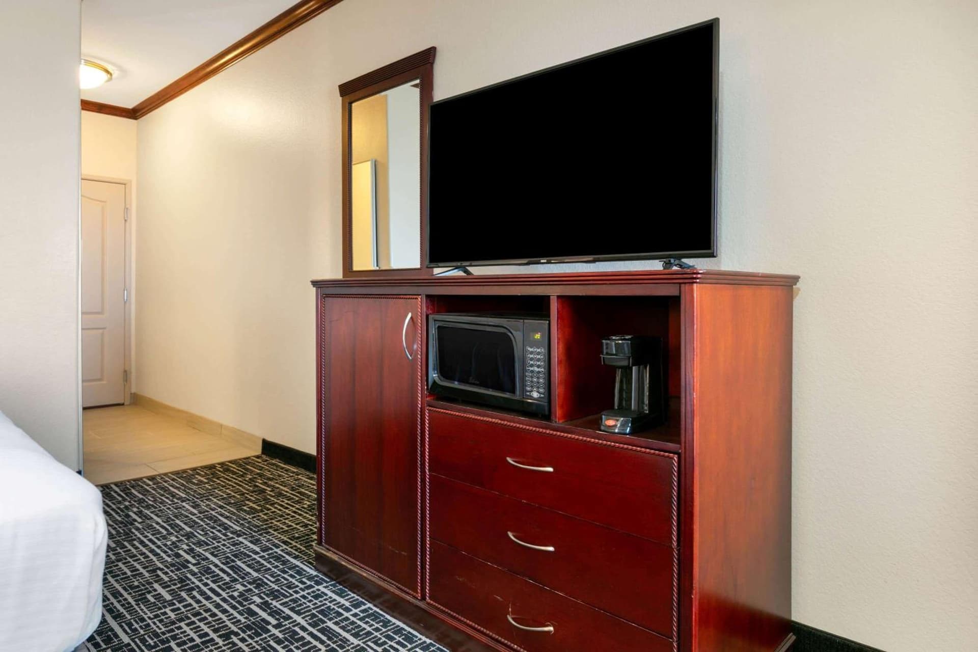 La Quinta by Wyndham Lindale interior in Lindale, TX — gallery photo 2