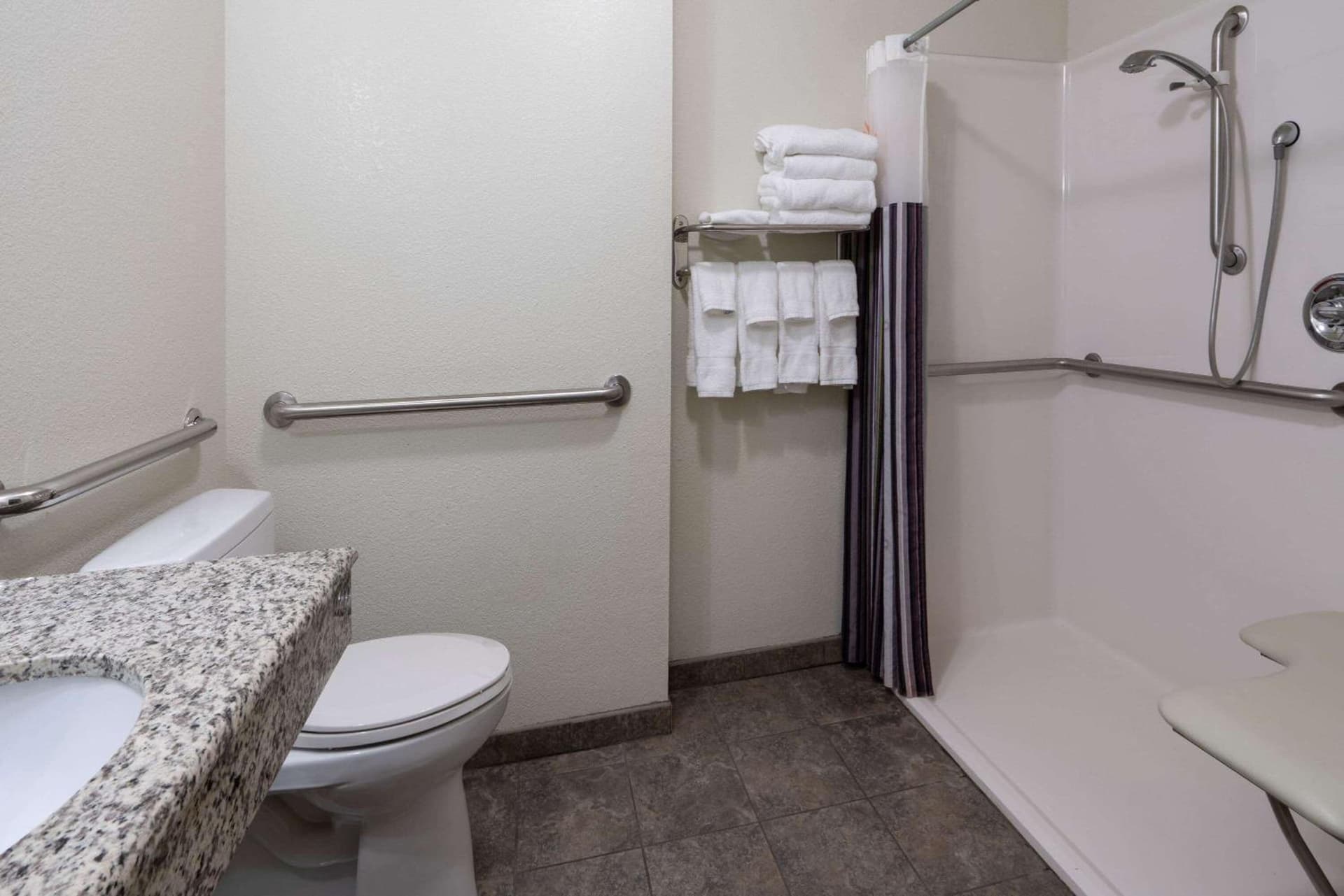 La Quinta Inn & Suites by Wyndham Loveland Estes Park gallery photo in Loveland, CO — image 12