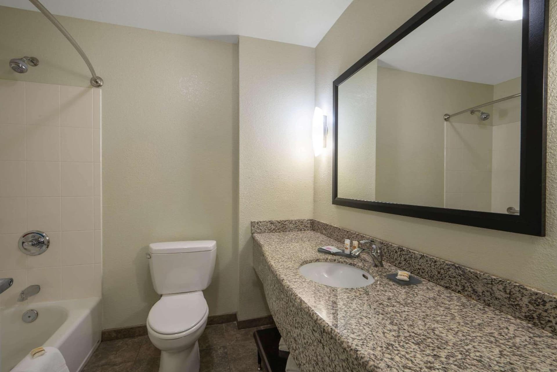 La Quinta Inn & Suites by Wyndham Loveland Estes Park gallery photo in Loveland, CO — image 25