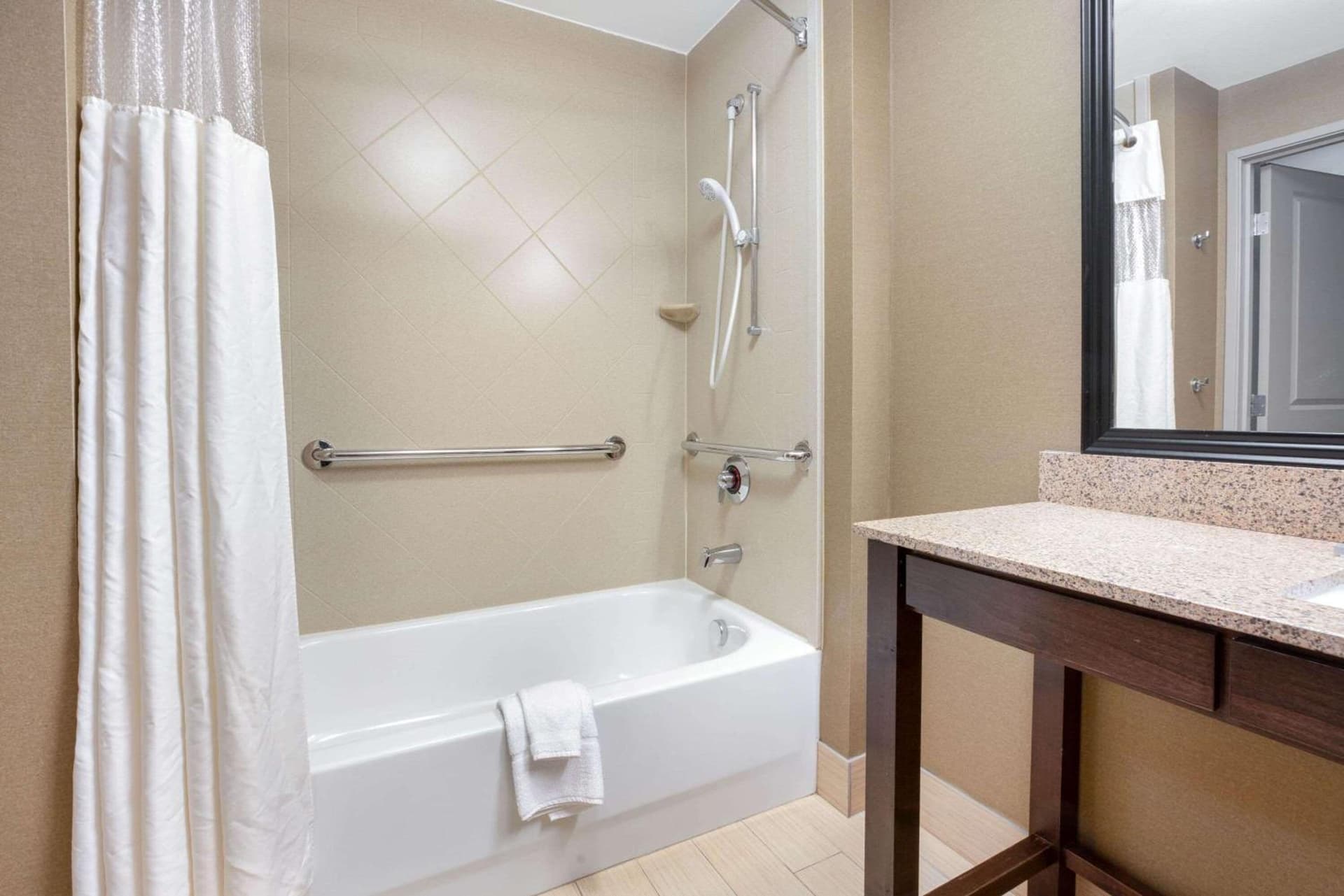 La Quinta by Wyndham Bellingham gallery photo in Bellingham, WA — image 42