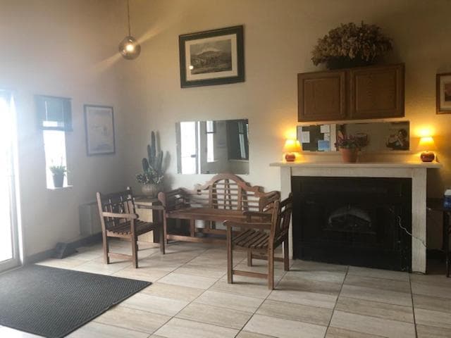 Luxury Inn interior in Cheyenne, WY — gallery photo 2