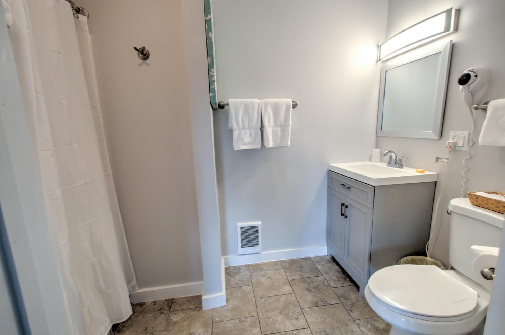 East Shore Lodging gallery photo in Hawley, PA — image 14