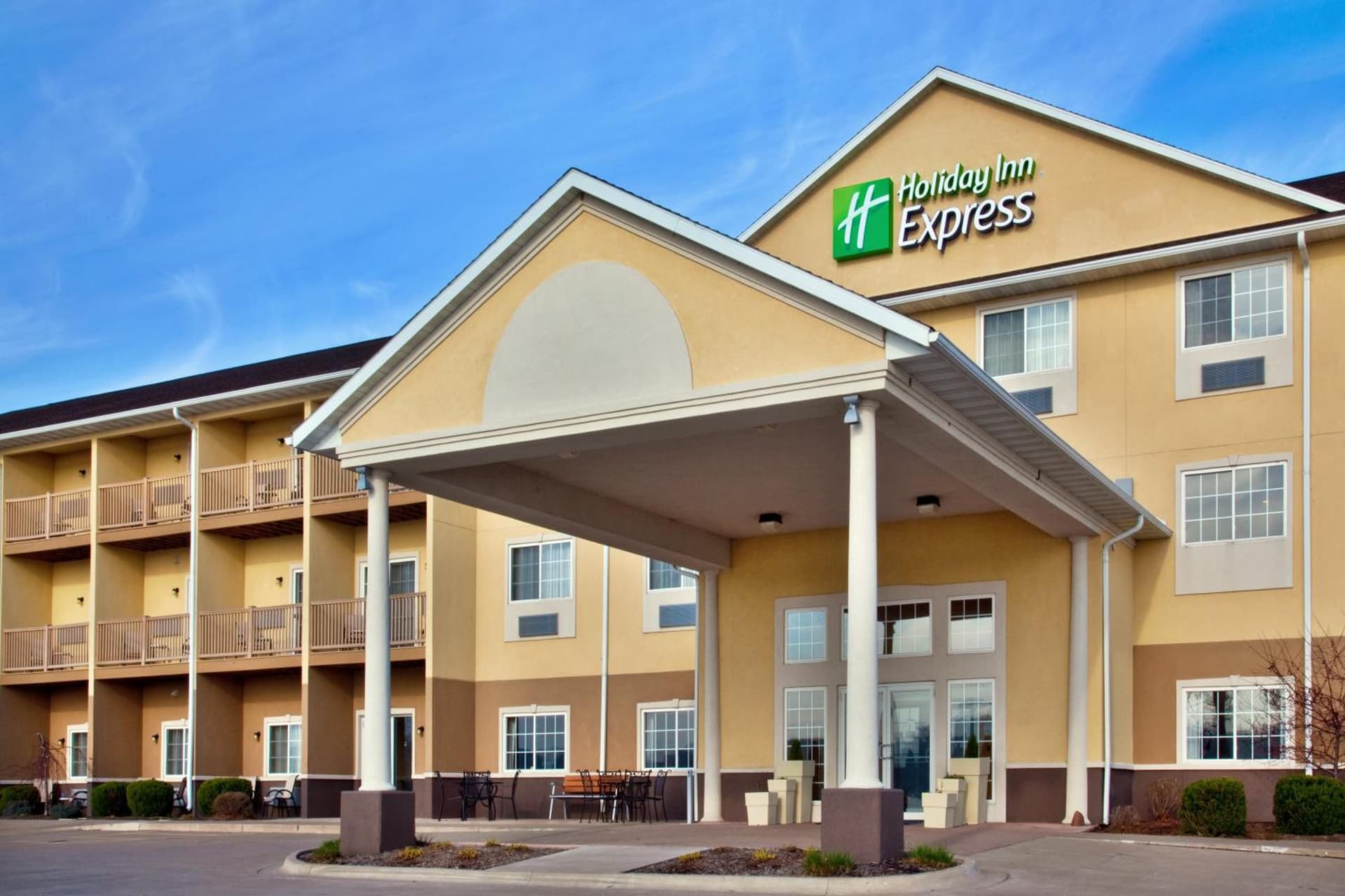 Holiday Inn Express Le Claire Riverfront-Davenport by IHG featured exterior or lobby in Le Claire, IA — similar hotel