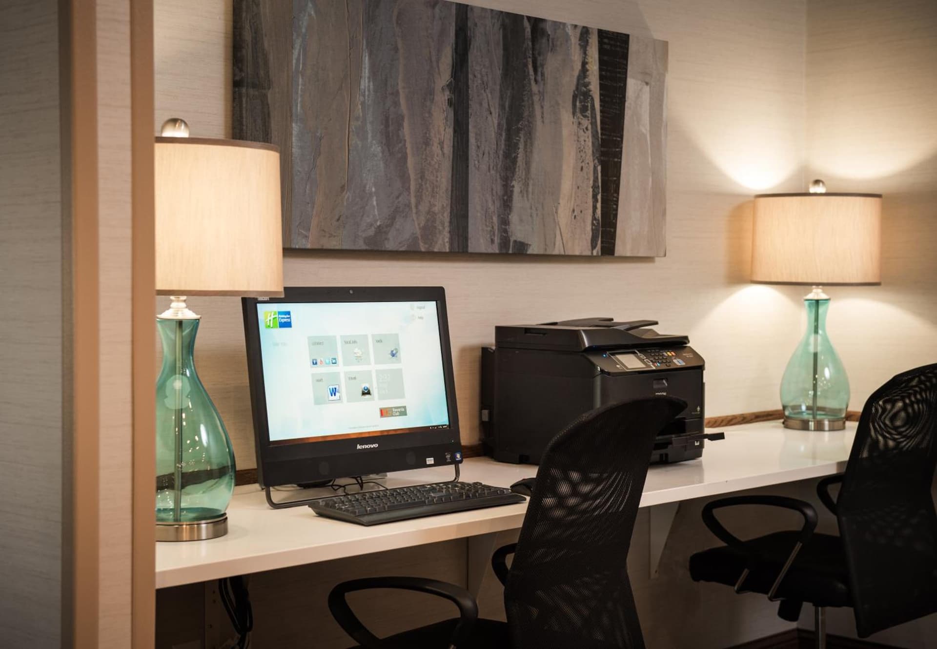 Holiday Inn Express Le Claire Riverfront-Davenport by IHG property views in Le Claire, IA — gallery photo 3
