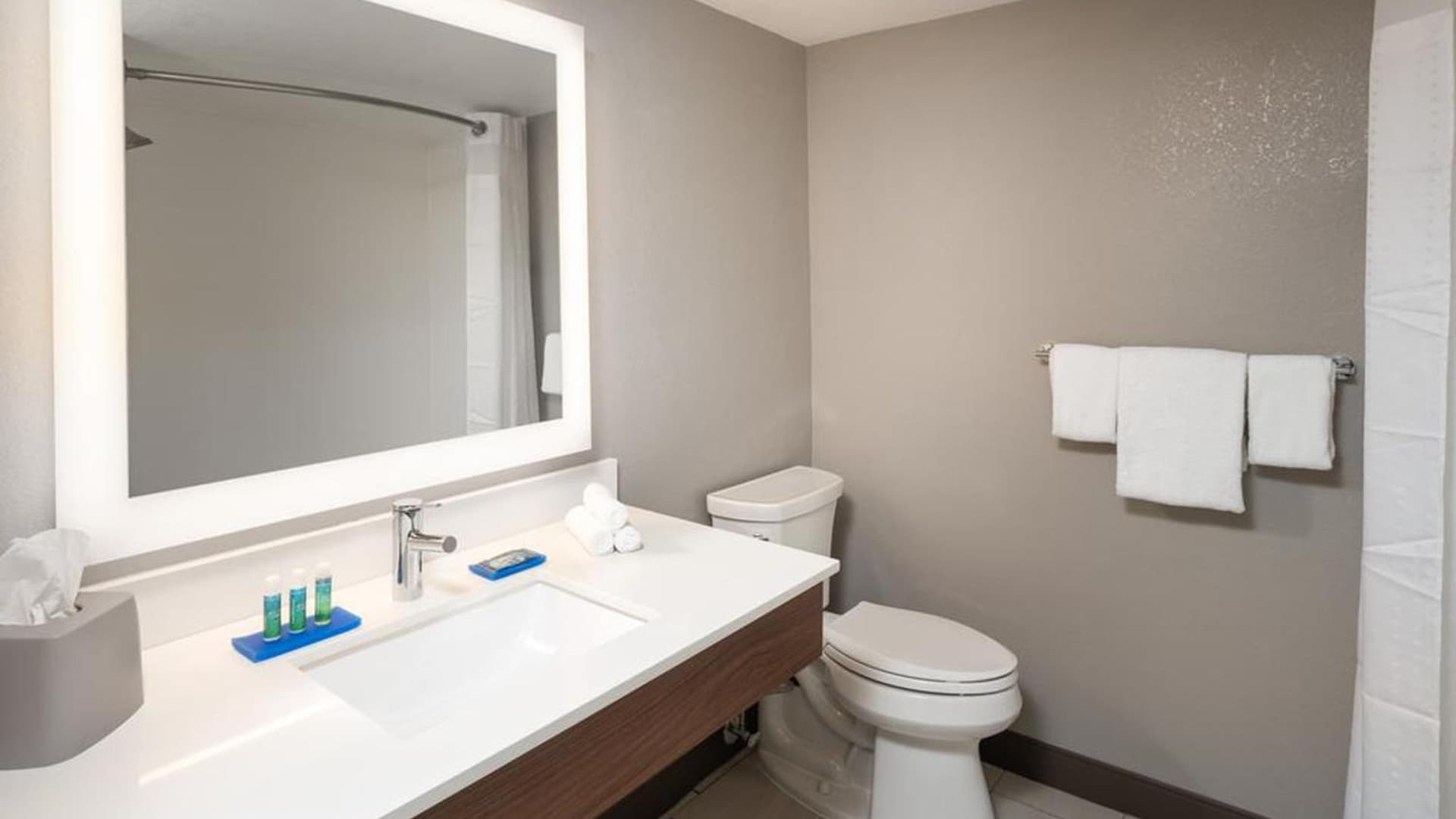 Holiday Inn Express & Suites - Jacksonville W - I295 and I10 by IHG gallery photo in Jacksonville, FL — image 29