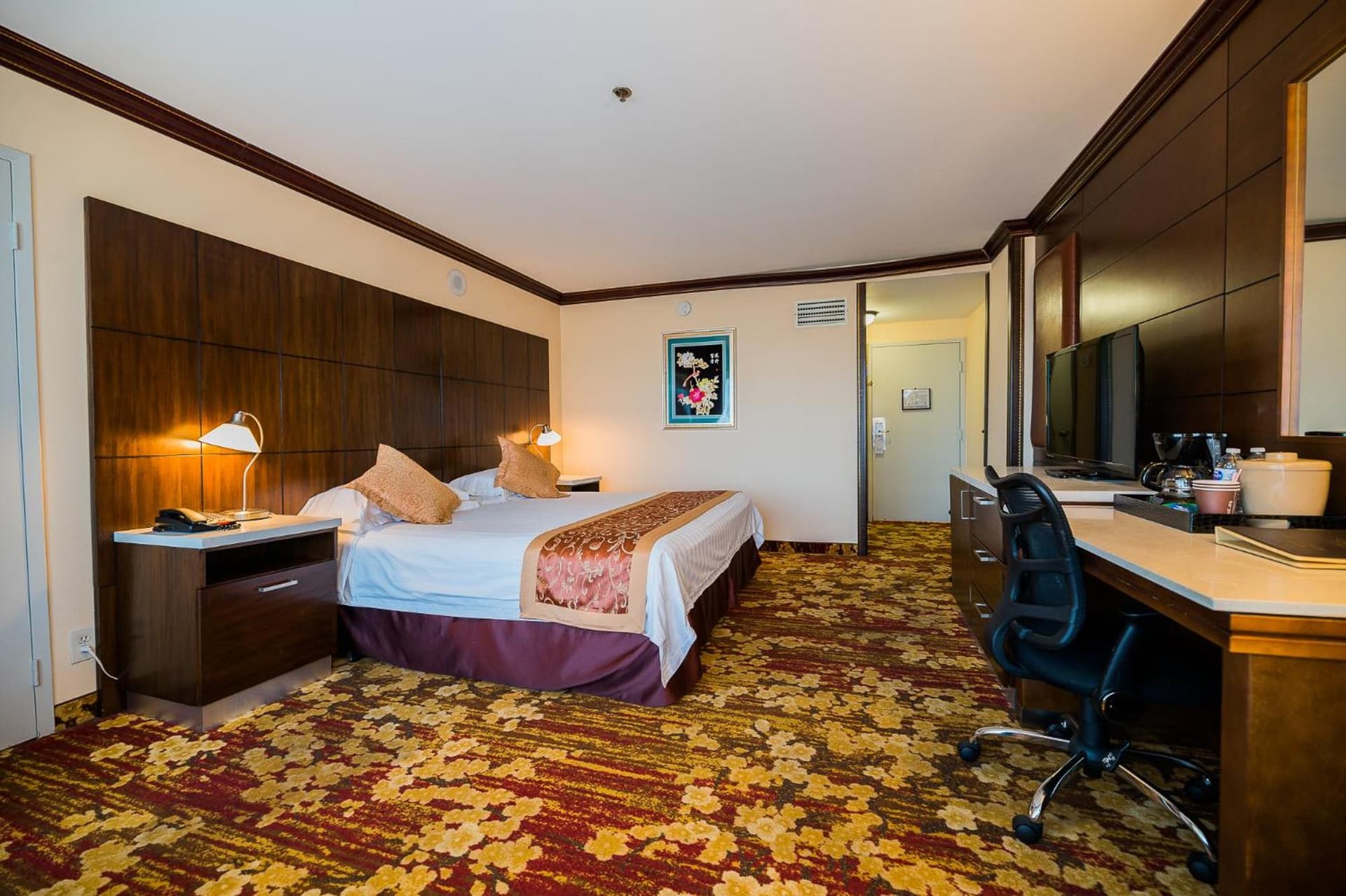 LA Crystal Hotel -Los Angeles-Long Beach Area gallery photo in Carson, CA — image 46