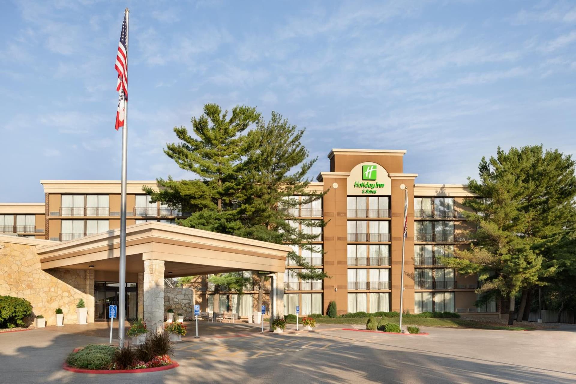 Holiday Inn Hotel & Suites Des Moines-Northwest by IHG featured exterior or lobby in Urbandale, IA — similar hotel